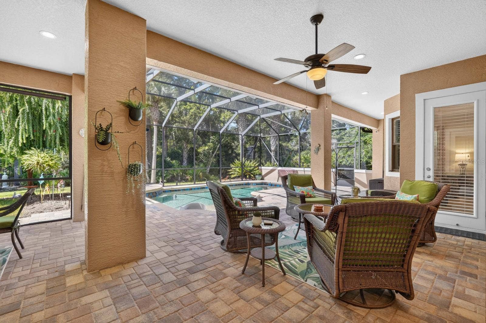 Large Screened Lanai