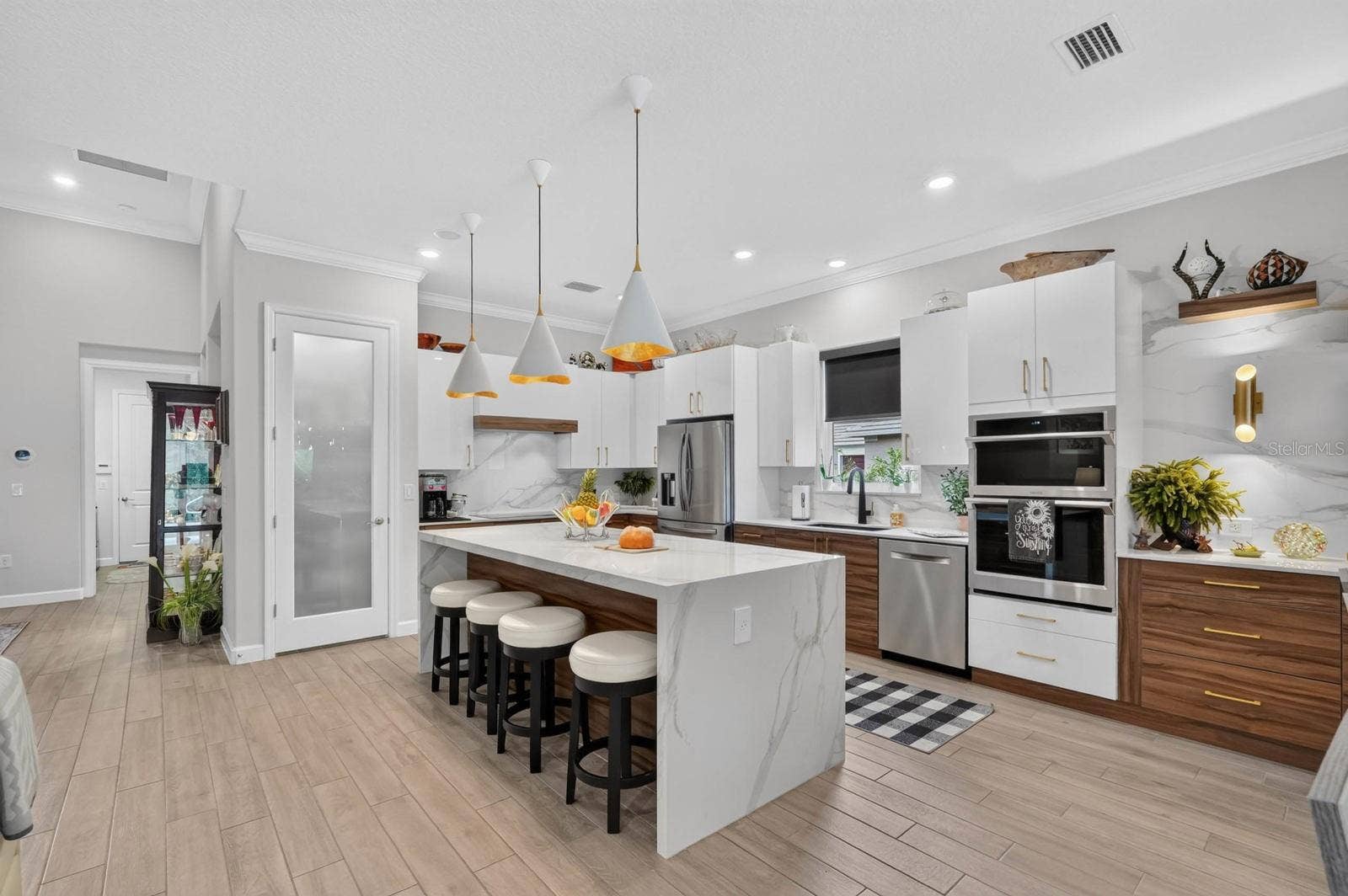 36 NEW WATER OAK DRIVE, Palm Coast, FL 32137 Beautiful chef's kitchen features porcelain countertops and backsplash