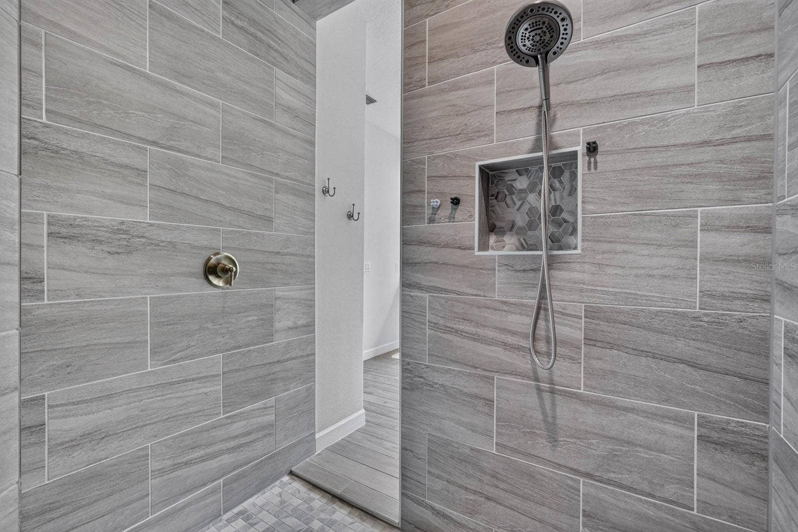 36 NEW WATER OAK DRIVE, Palm Coast, FL 32137 walk-in shower