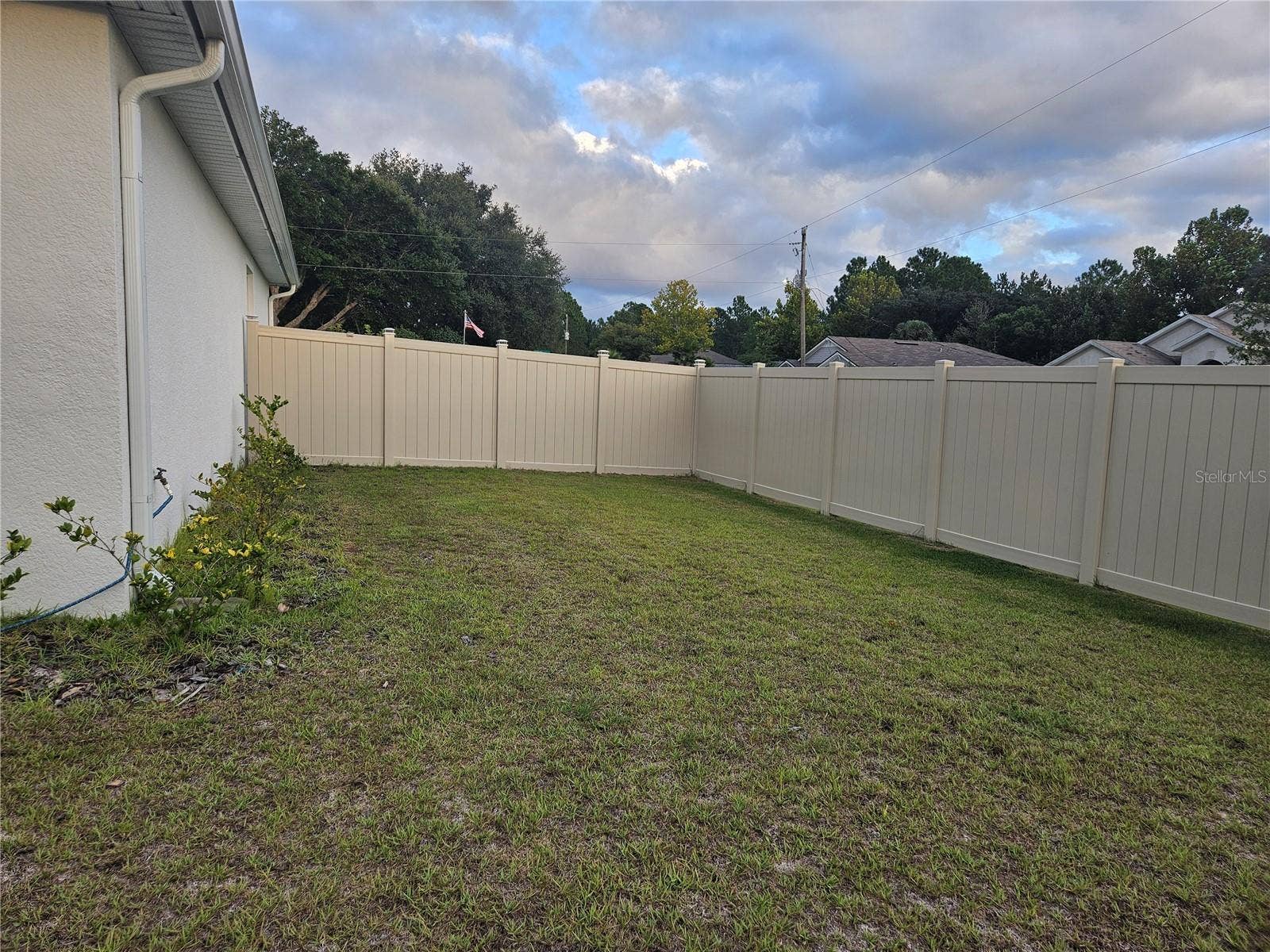 74 UHL PATH, Palm Coast, FL 32164 side fenced yard