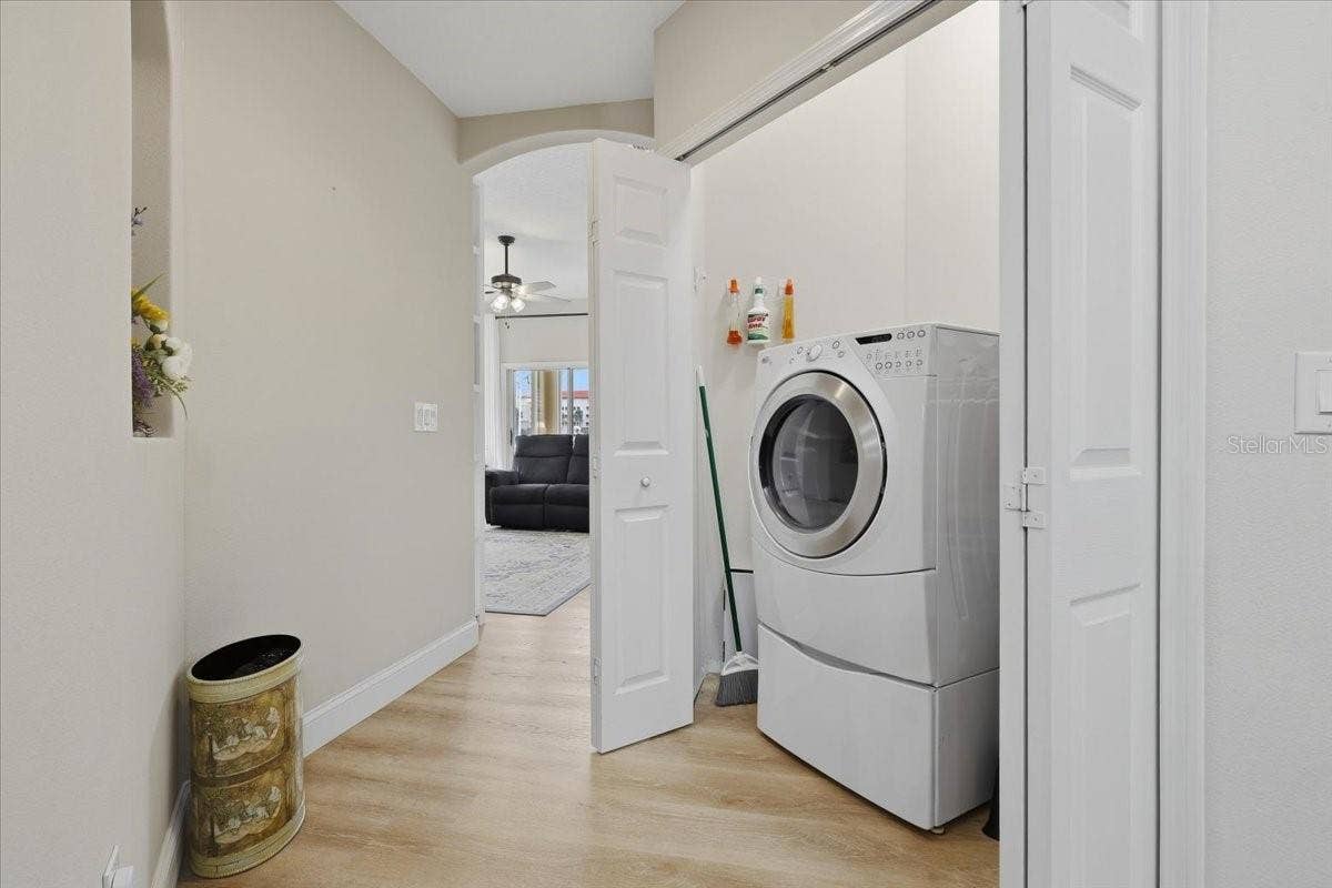 2nd Laundry room in the main floor holleway