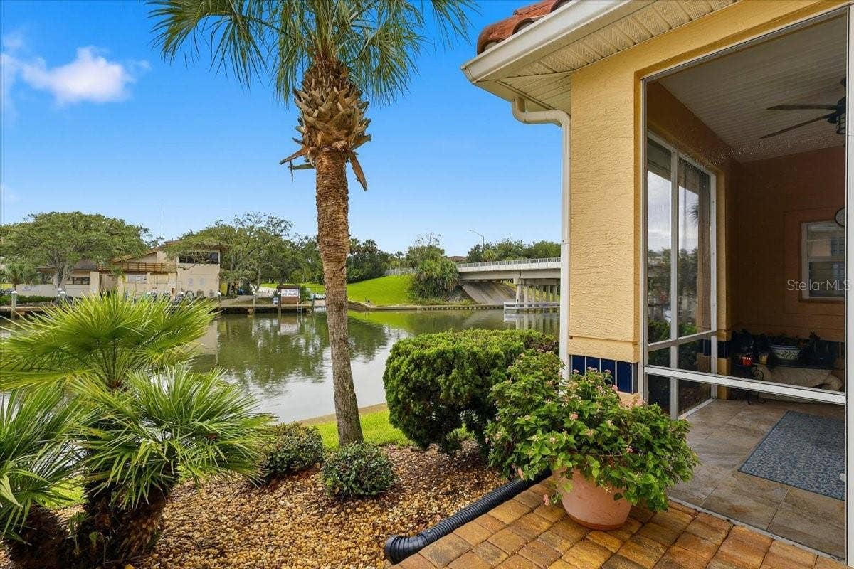 2 MARINA POINT PLACE, Palm Coast, FL 32137