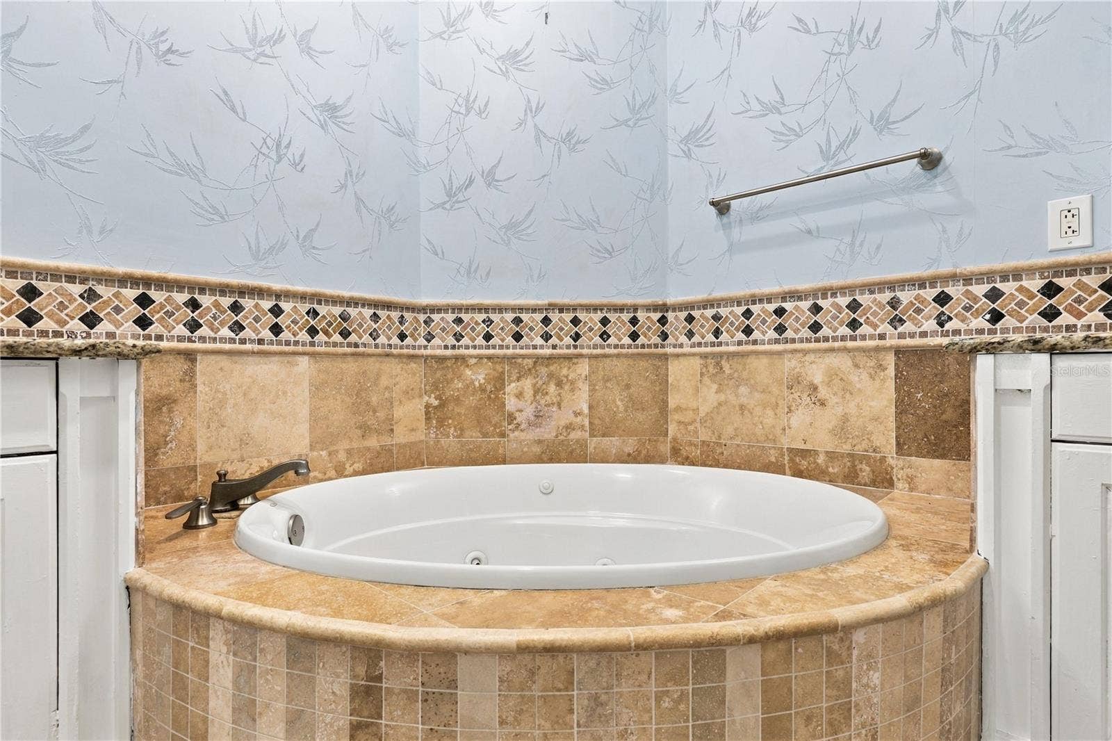 200 OCEAN CREST DRIVE, #542, Palm Coast, FL 32137 200 OCEAN CREST DRIVE, #542, Palm Coast, FL 32137