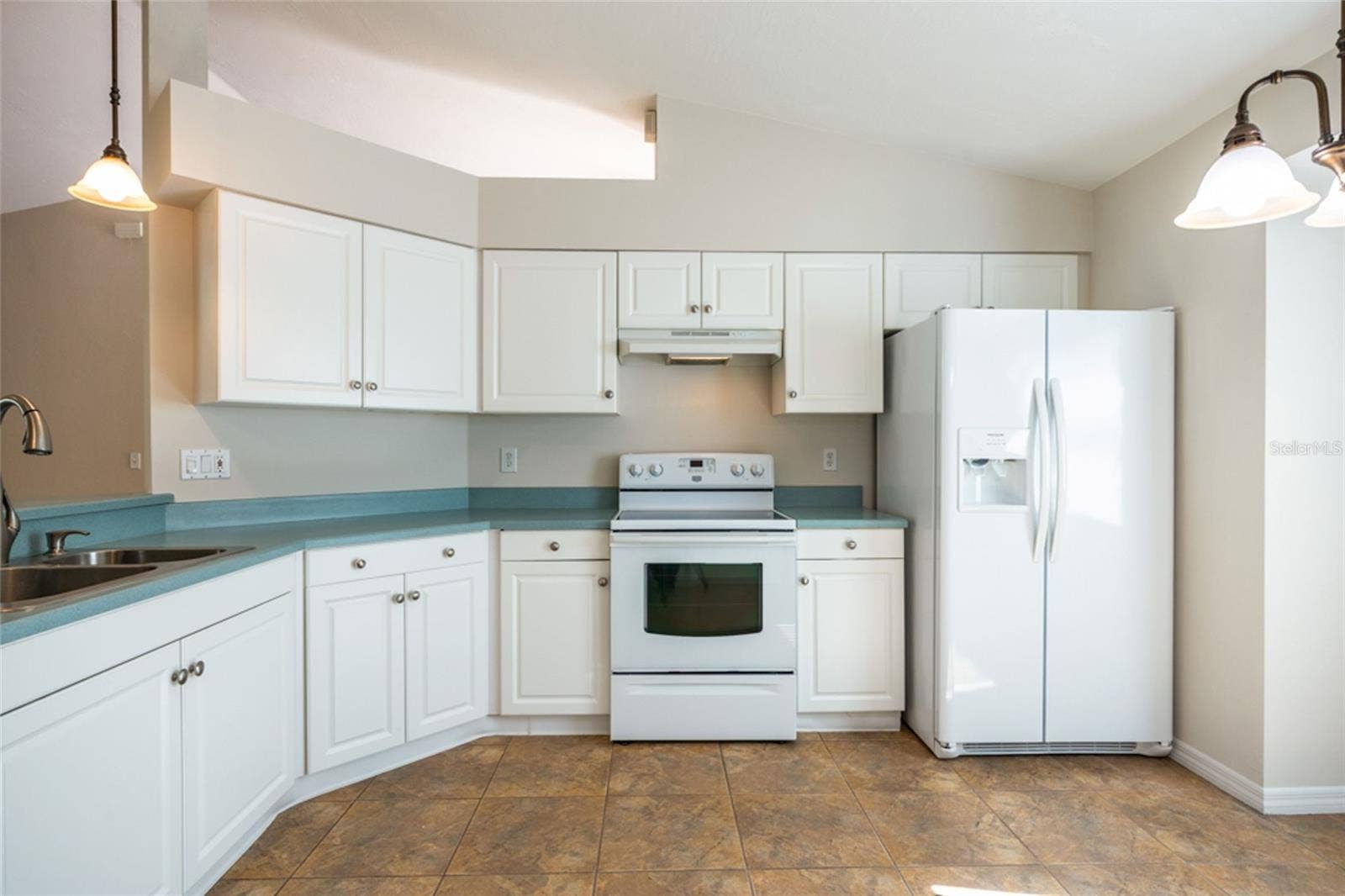 141 BREN MAR LANE, Palm Coast, FL 32137 All white cabinets and appliances