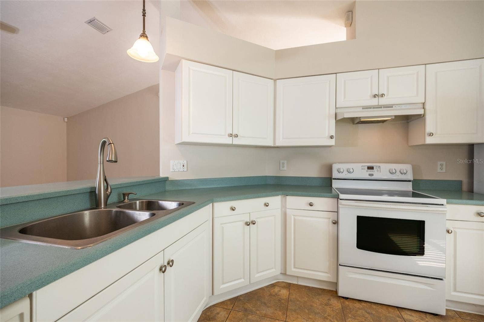141 BREN MAR LANE, Palm Coast, FL 32137 Well kept, clean kitchen with laminate countertops