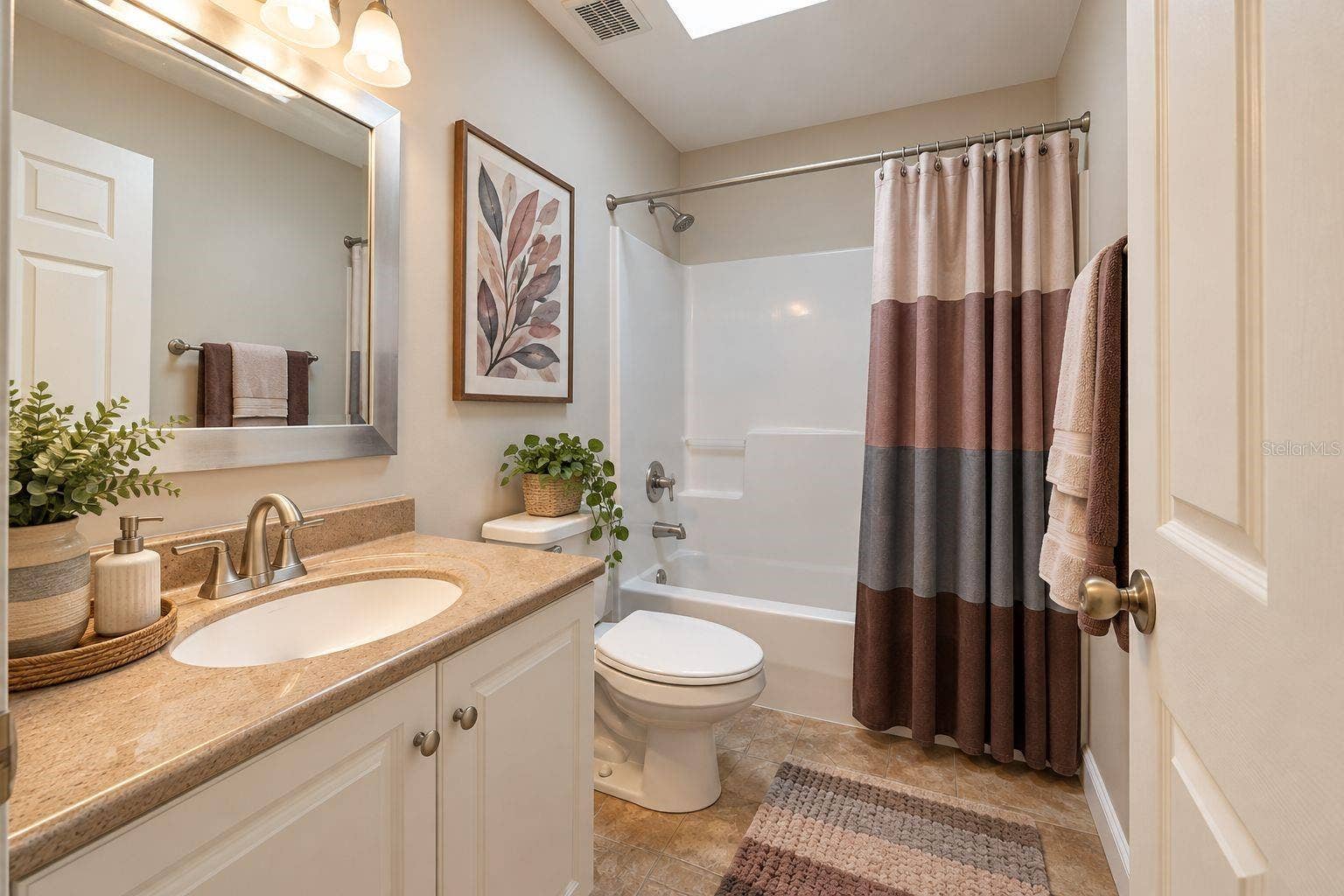 141 BREN MAR LANE, Palm Coast, FL 32137 Guest bathroom staged