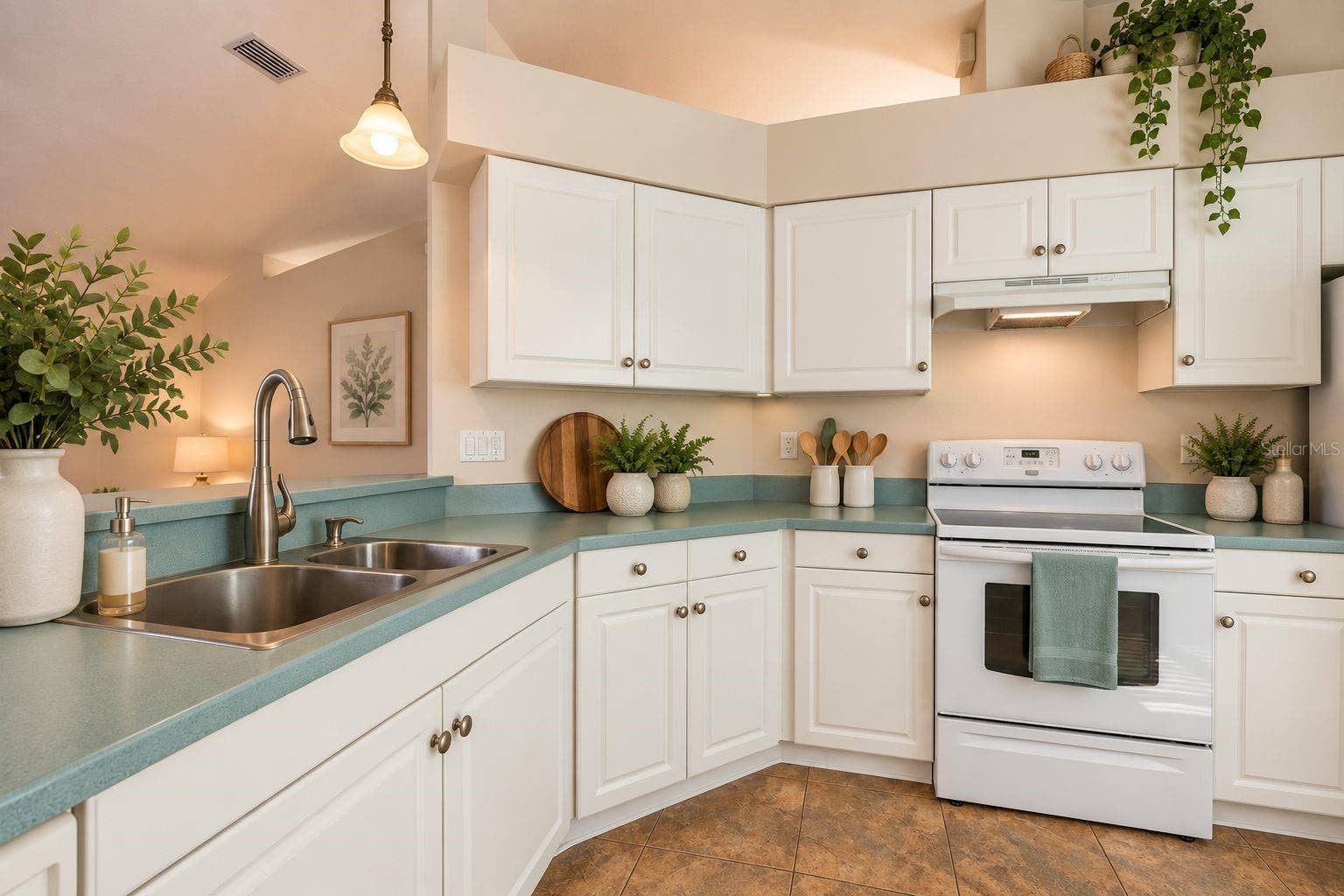 141 BREN MAR LANE, Palm Coast, FL 32137 Kitchen staged