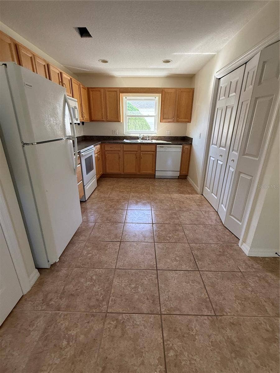 32 RAELAND LANE, Palm Coast, FL 32164 32 RAELAND LANE, Palm Coast, FL 32164
