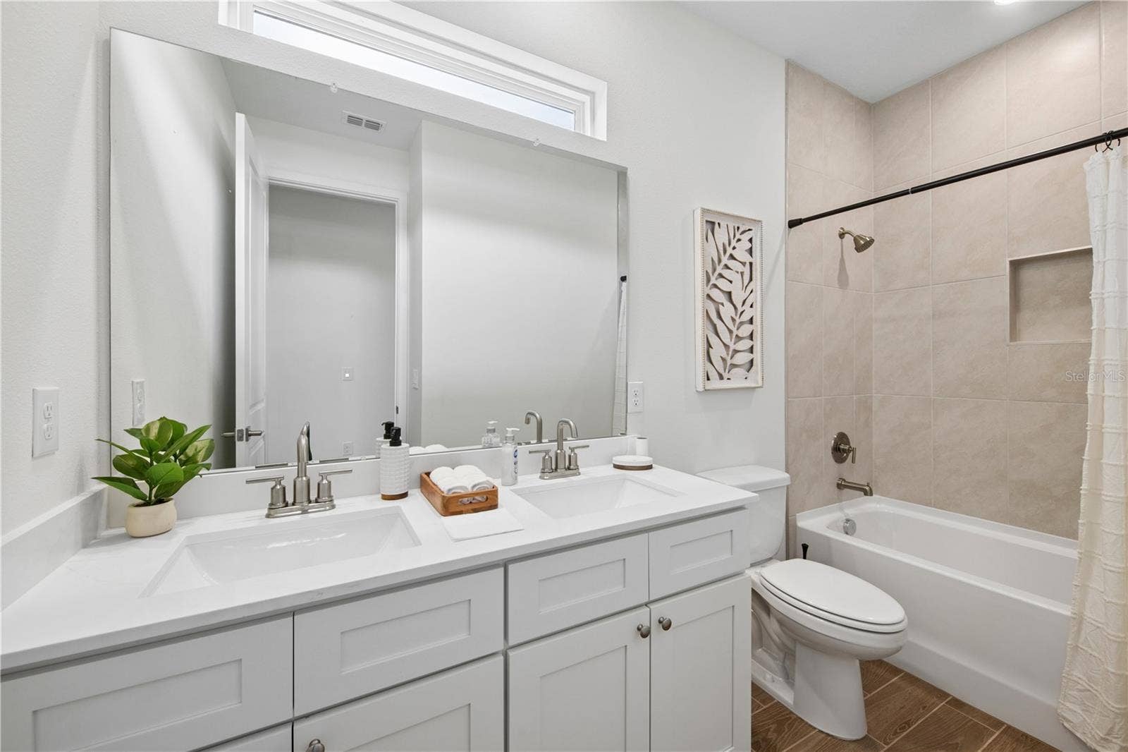 106 RAMBLEWOOD DRIVE, Palm Coast, FL 32164 Photo of completed model; actual finishes and colors may vary