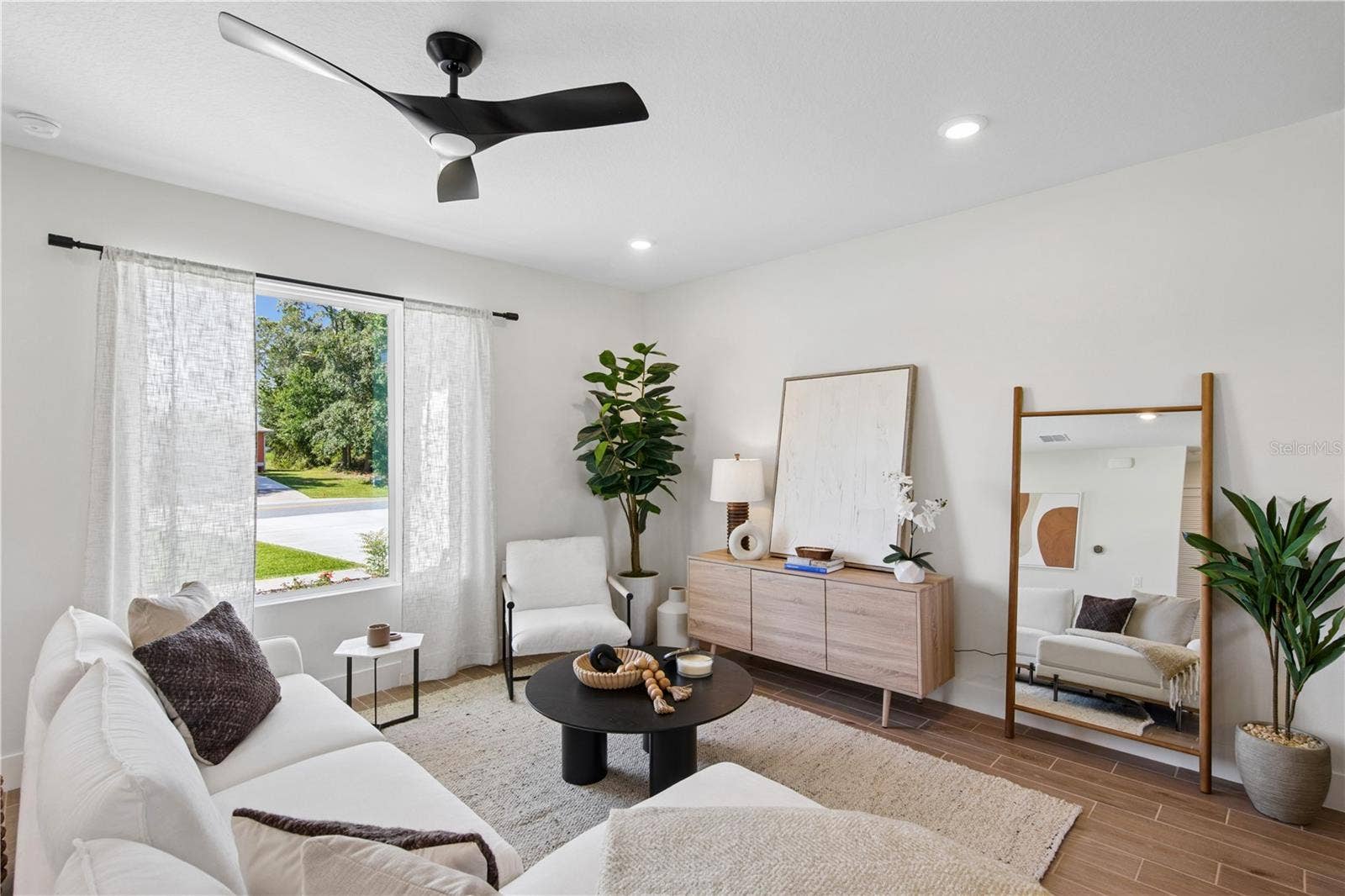 106 RAMBLEWOOD DRIVE, Palm Coast, FL 32164 Photo of completed model; actual finishes and colors may vary