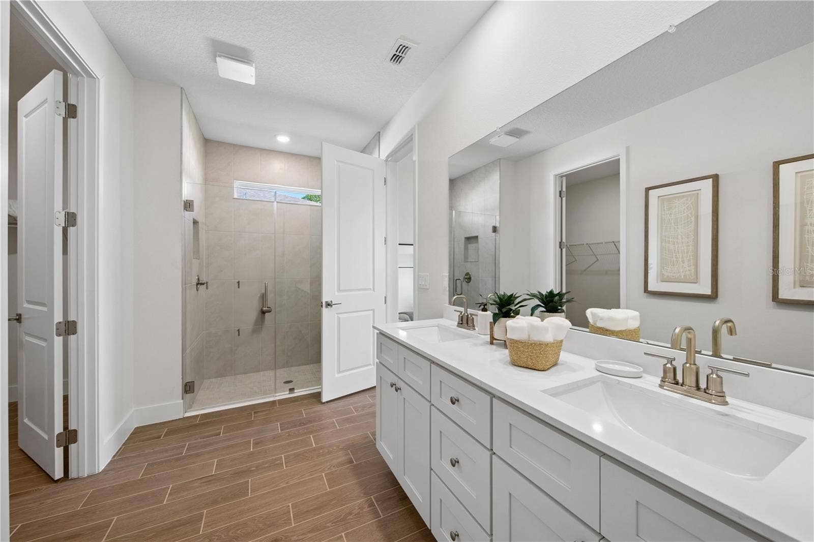 106 RAMBLEWOOD DRIVE, Palm Coast, FL 32164 Photo of completed model; actual finishes and colors may vary