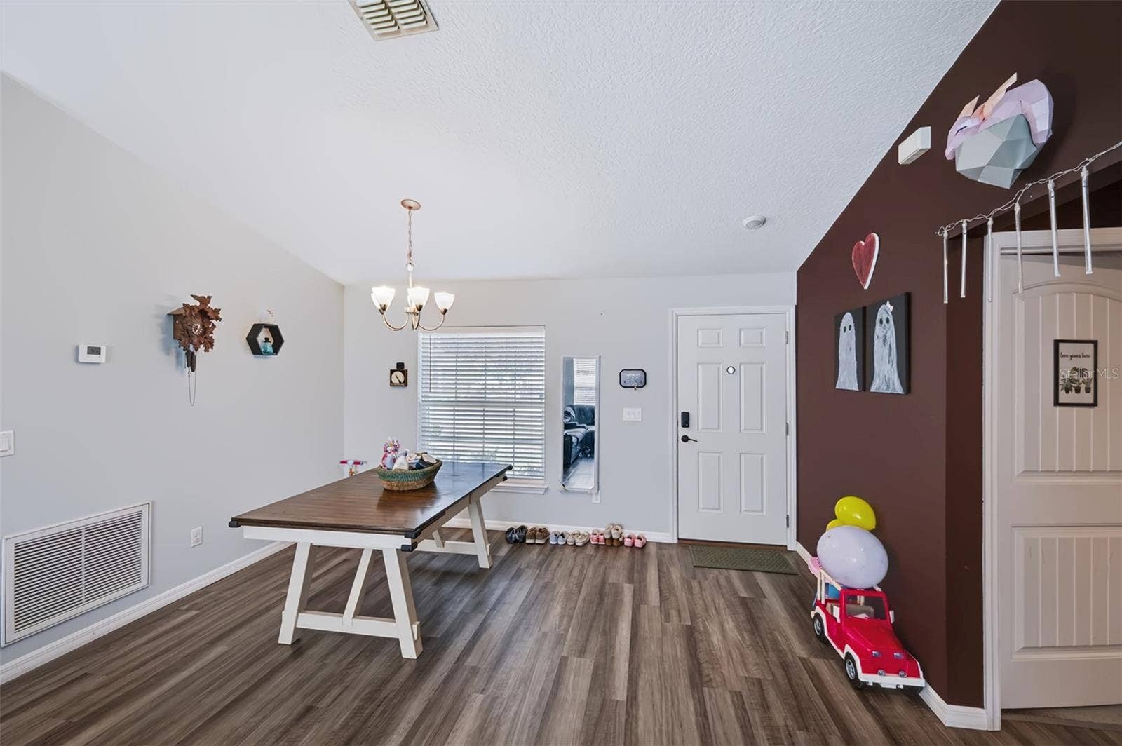 18 POST OAK LANE, Palm Coast, FL 32164 18 POST OAK LANE, Palm Coast, FL 32164