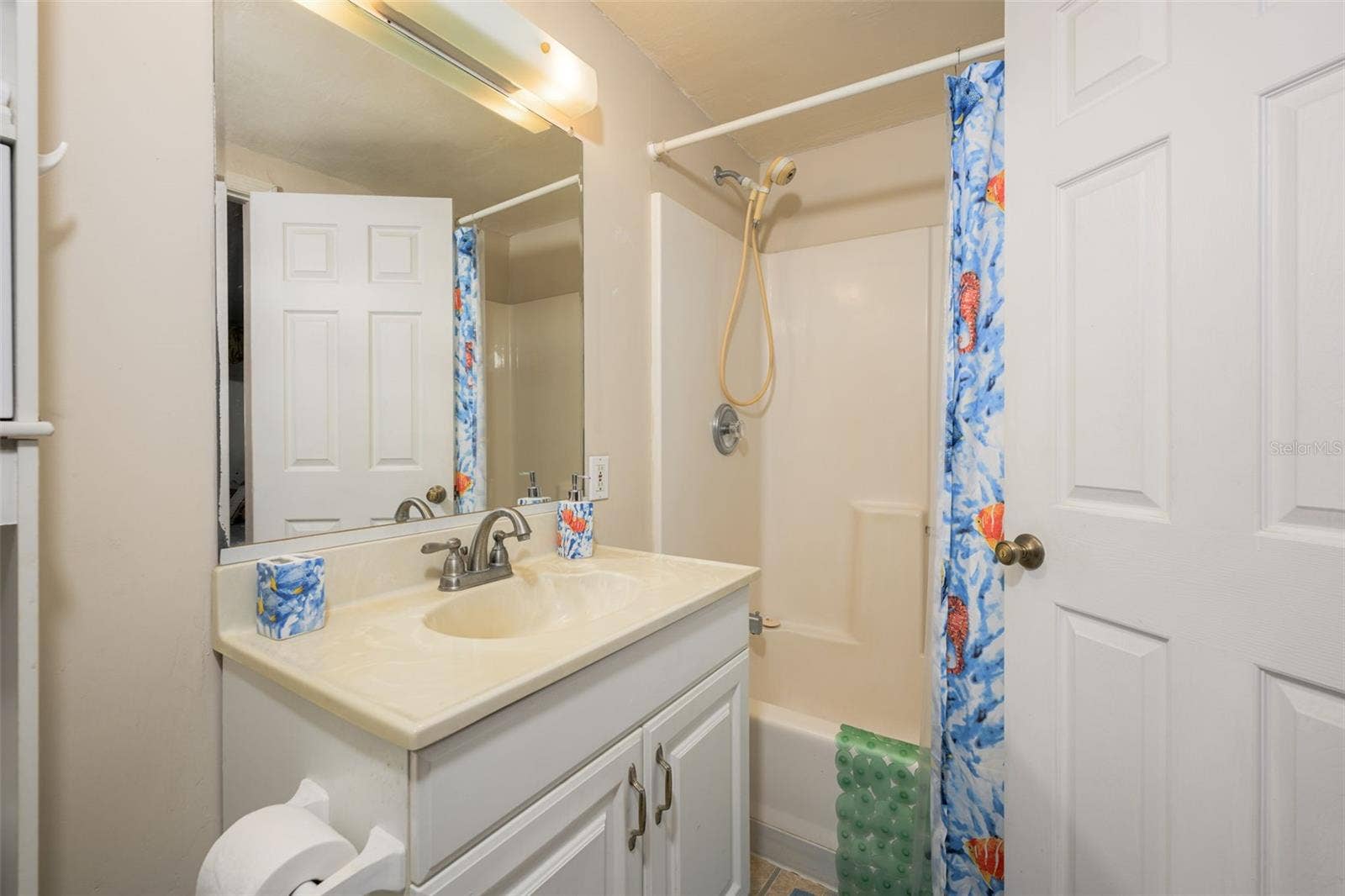 1523 S DAYTONA AVENUE, Flagler Beach, FL 32136 mother-in-law/cottage