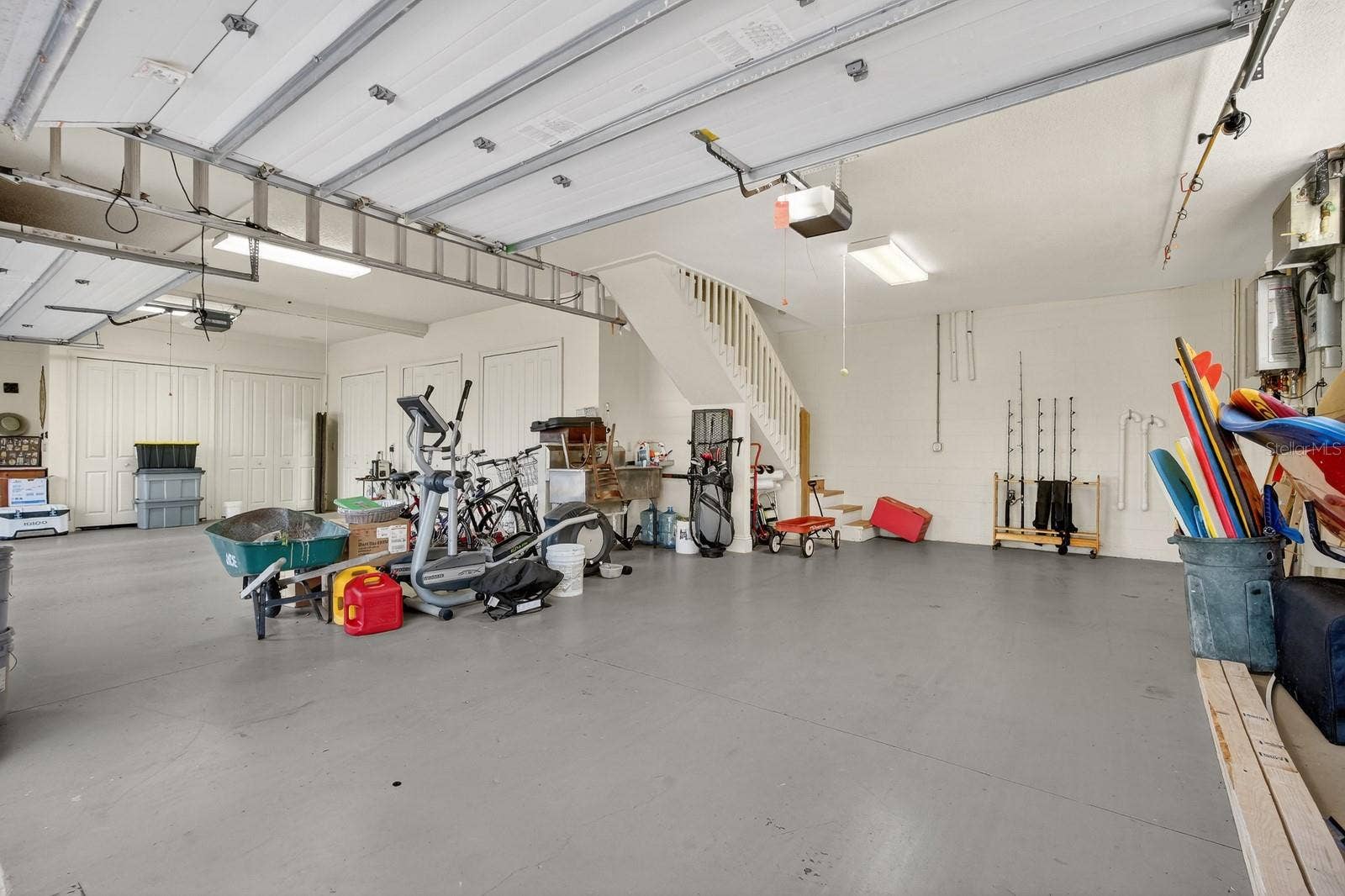4-car configuration (3+1) with high ceilings for car lift potential.