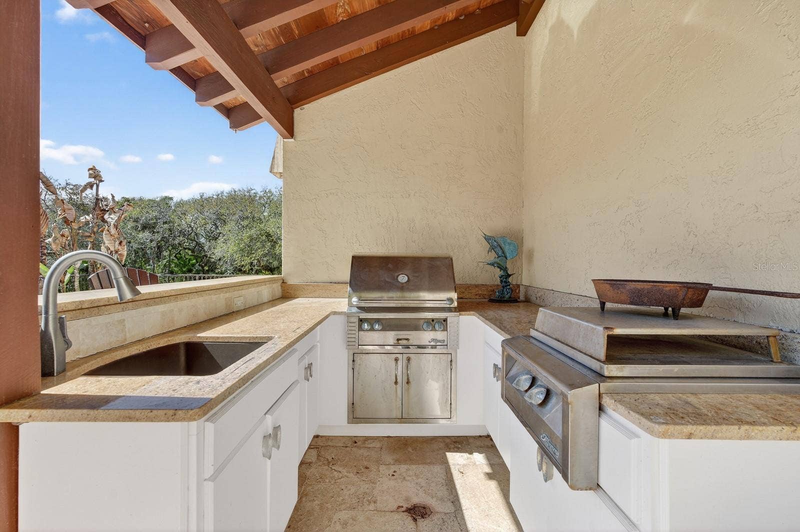 Open Air Saltwater Heated Pool & Spa with Summer Kitchen