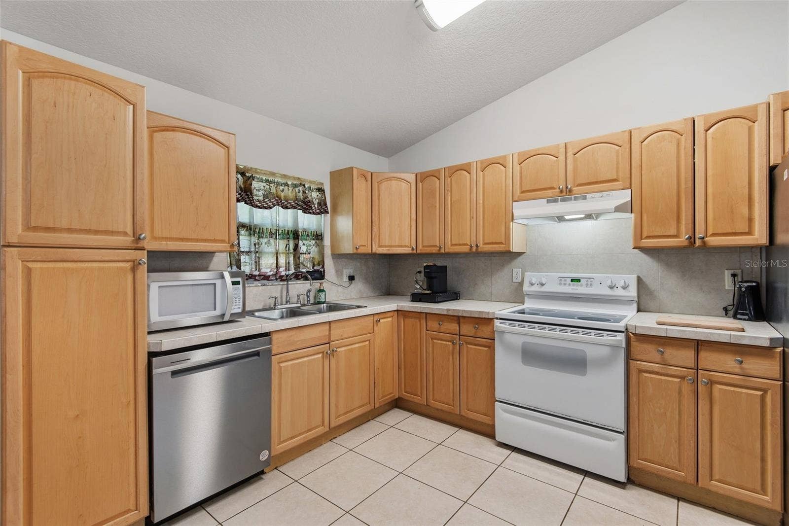 18 SLIPPER FLOWER PATH E, Palm Coast, FL 32164 18 SLIPPER FLOWER PATH E, Palm Coast, FL 32164