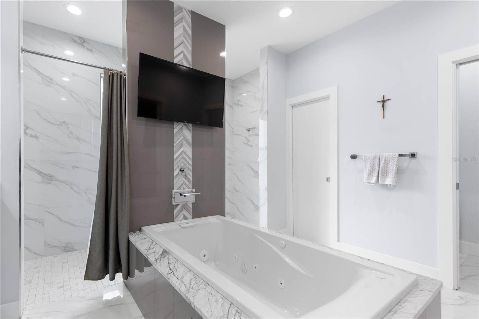 2 ROBIN PLACE, Palm Coast, FL 32164 Beautiful primary bathroom