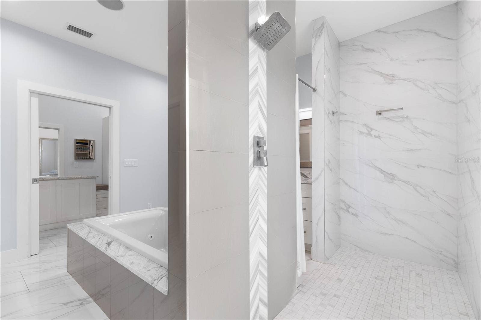 2 ROBIN PLACE, Palm Coast, FL 32164 Huge walkthrough primary shower