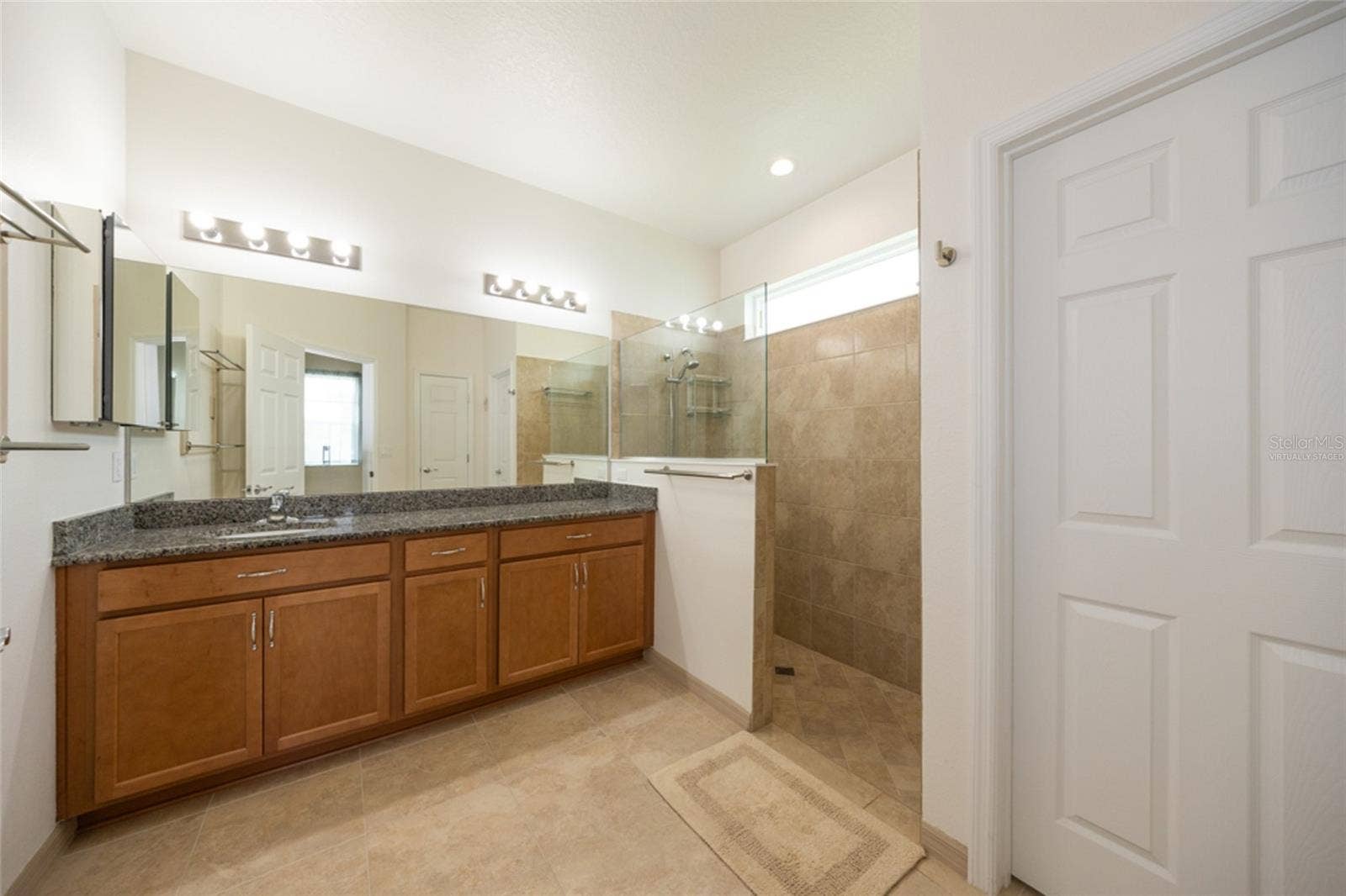Virtually staged primary bath
