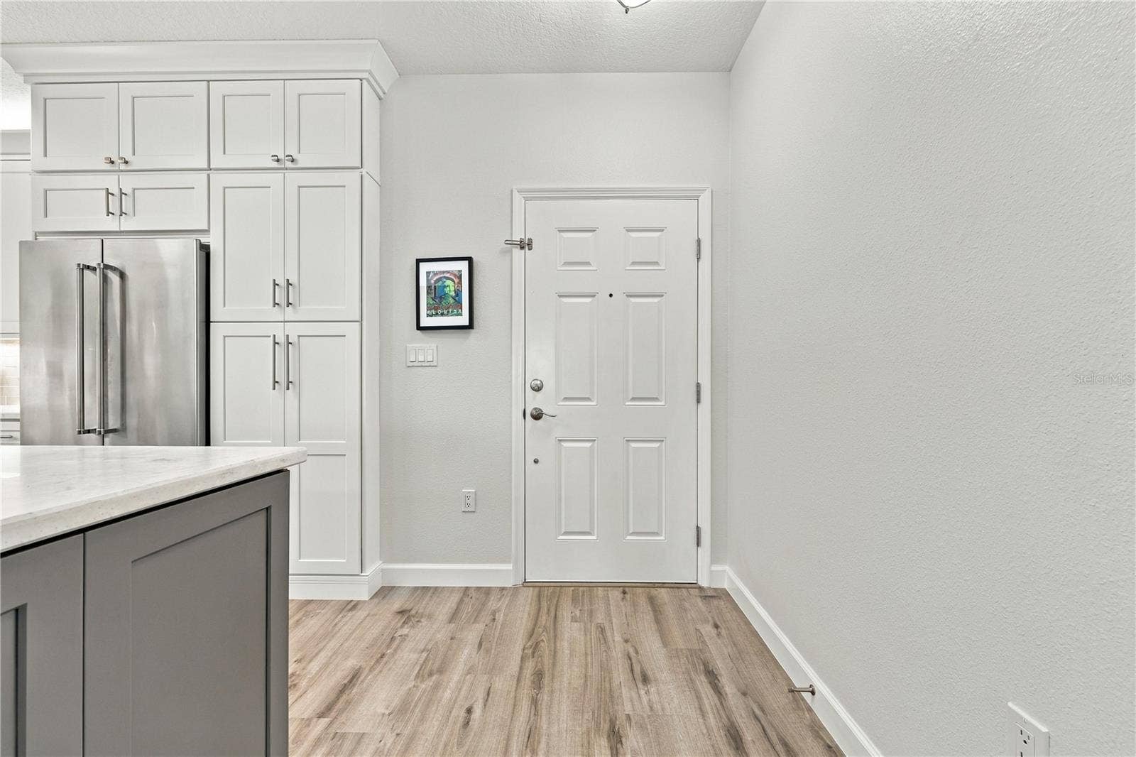 Kitchen Entry & Custom Cabinetry