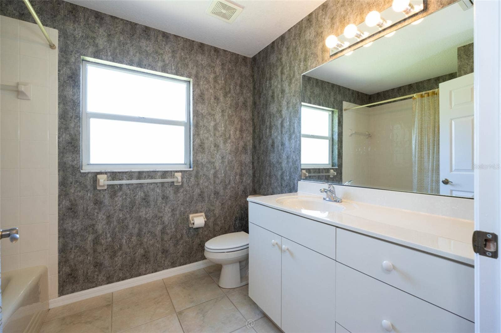 3755 CARRICK DRIVE, Ormond Beach, FL 32174 Guest bathroom
