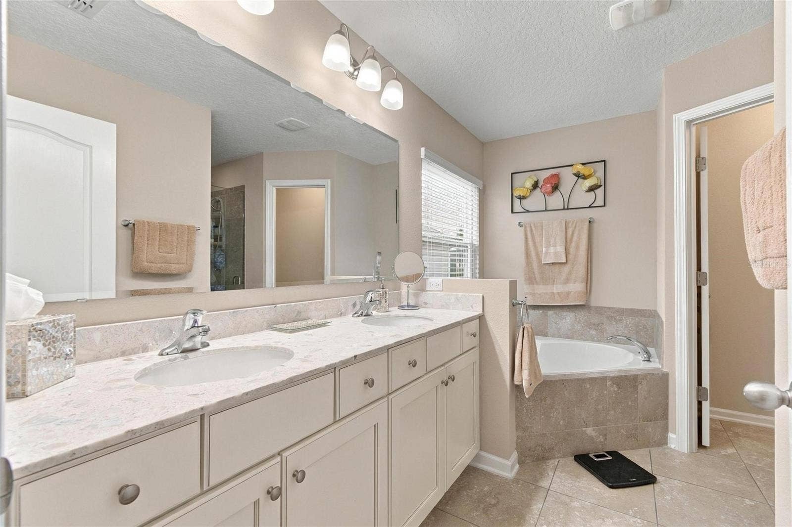 8 COUNTRY CLUB HARBOR CIRCLE, Palm Coast, FL 32137 Primary bedroom 1 ensuite bath