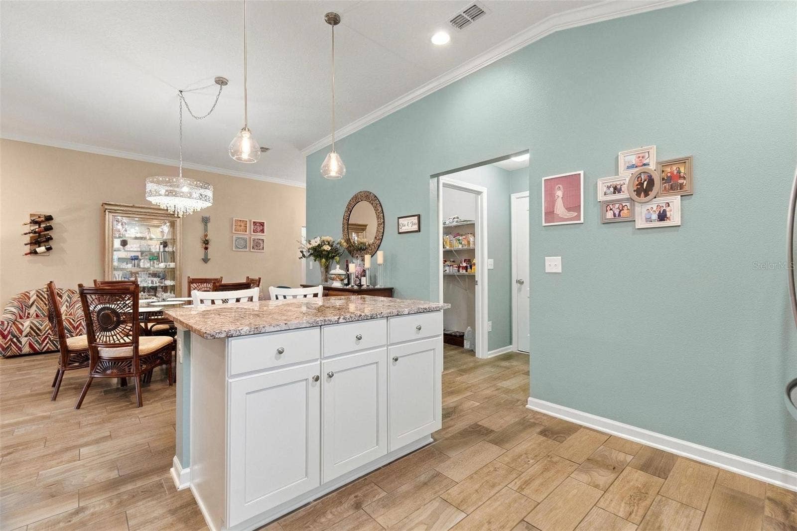 8 COUNTRY CLUB HARBOR CIRCLE, Palm Coast, FL 32137 Kitchen island