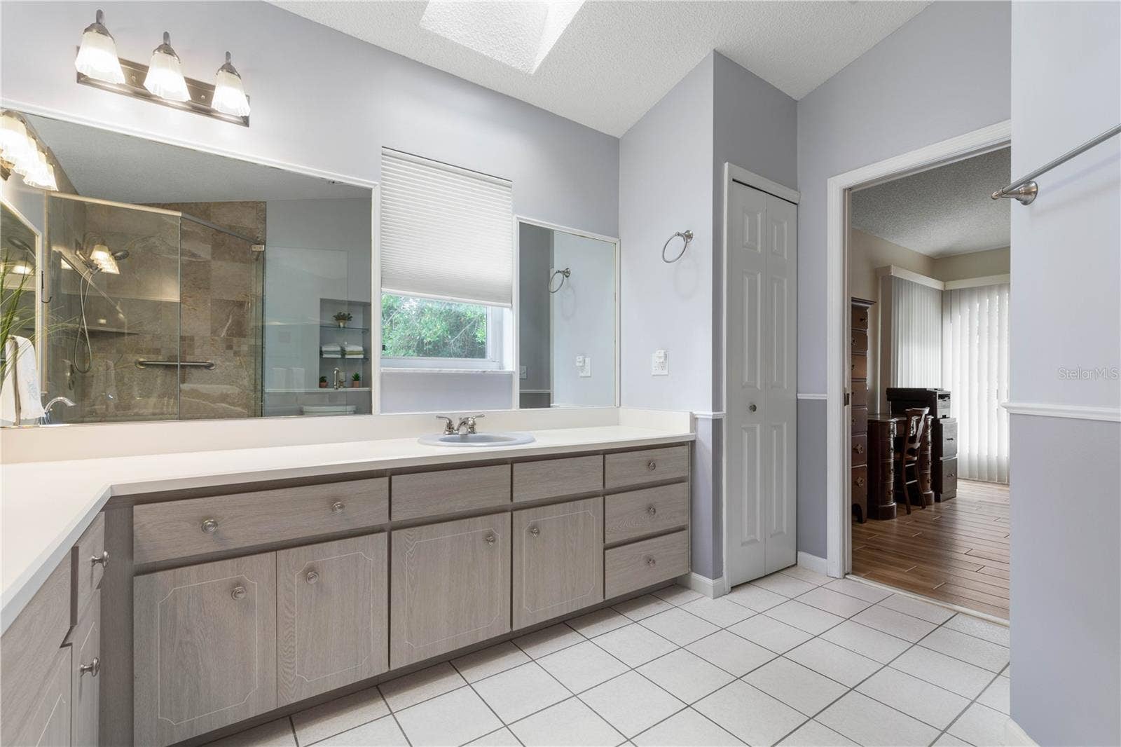 Lots of Counter Space