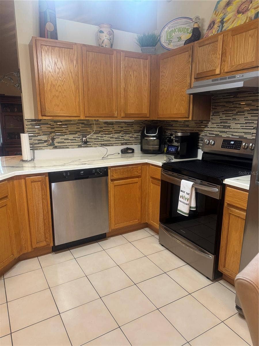 4 EASTBURY PLACE, Palm Coast, FL 32164 kitchen