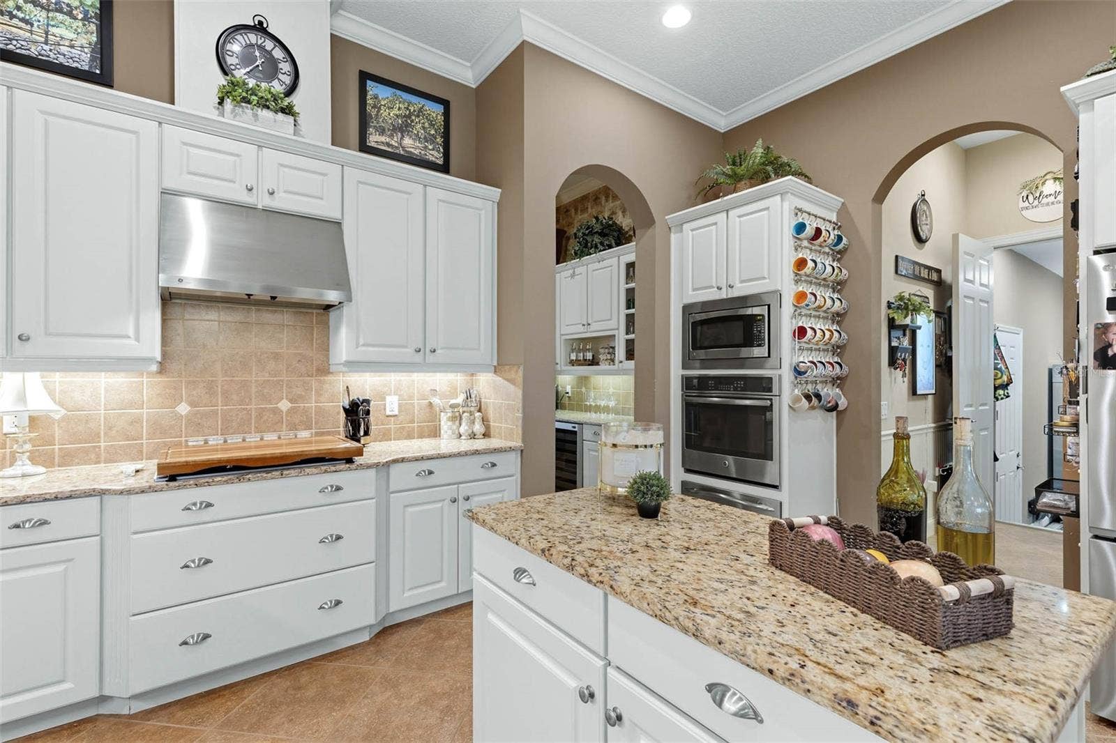 6084 SUMMIT VIEW DRIVE, Brooksville, FL 34601 6084 SUMMIT VIEW DRIVE, Brooksville, FL 34601