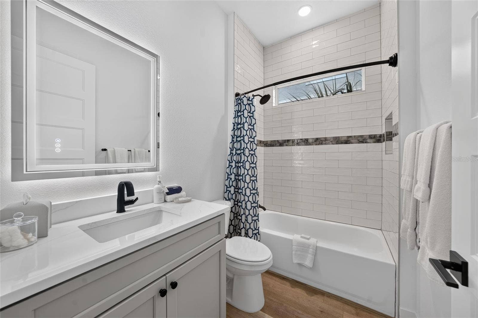 Guest bathroom 5