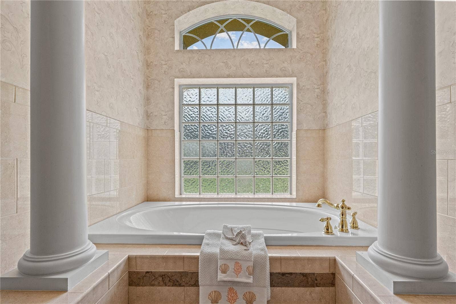 1025 W HAMPSTEAD LANE LANE, Ormond Beach, FL 32174 Primary Bathroom-Soaking Tub View