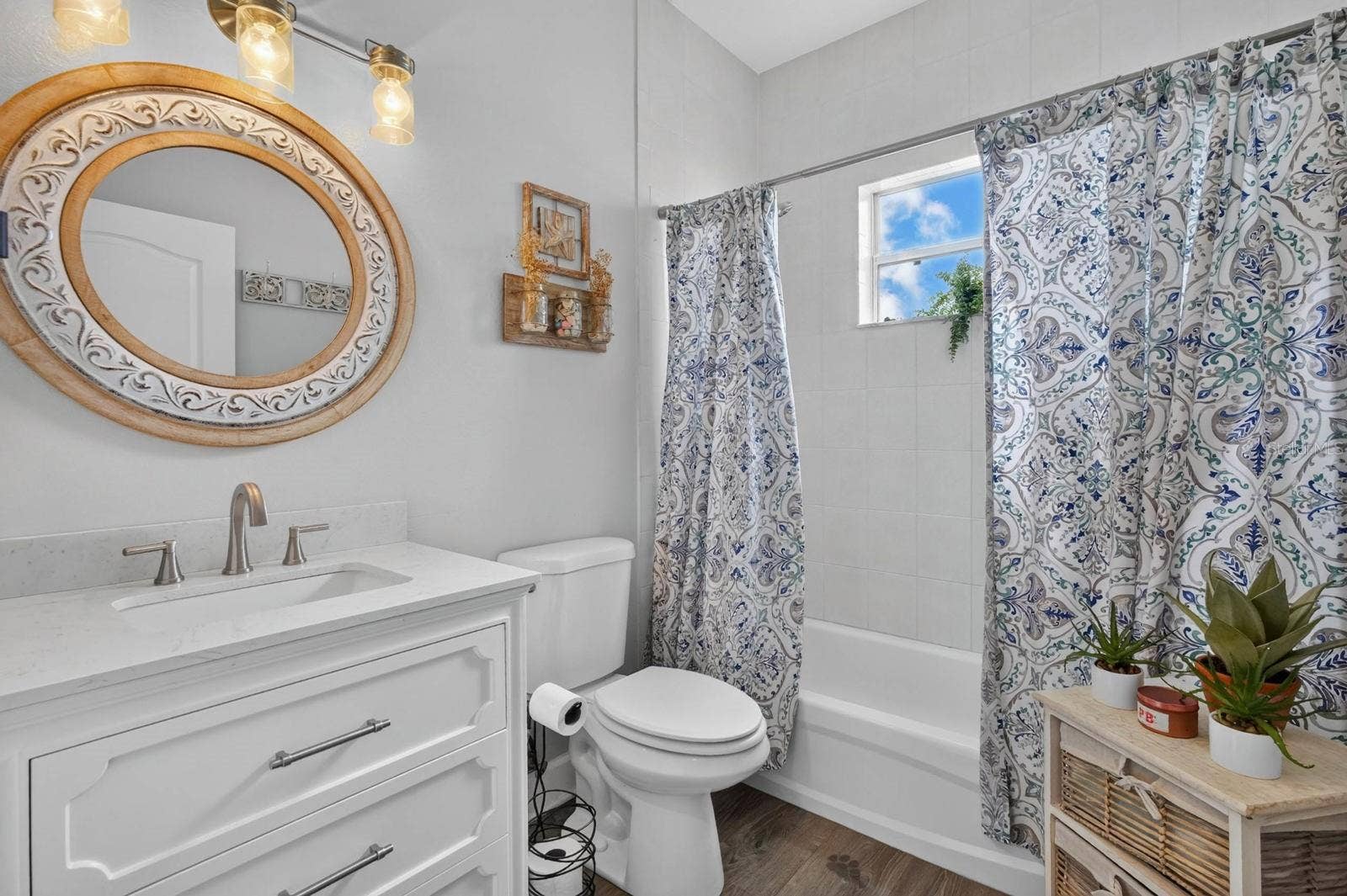 72 KARAS TRAIL, Palm Coast, FL 32164 2nd bathroom features tiled tub shower combo