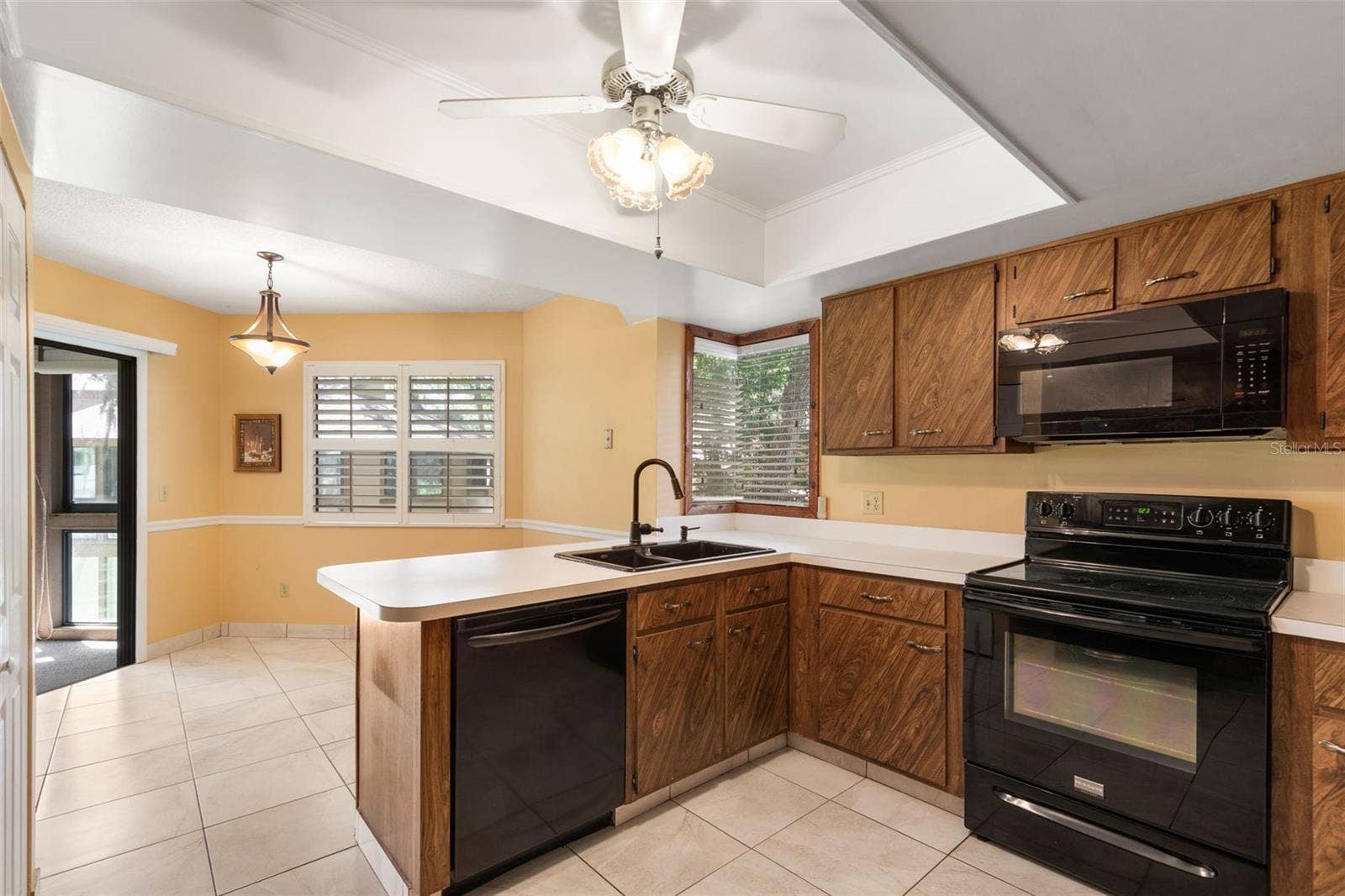 20 MID OAKS CIRCLE, Palm Coast, FL 32137 20 Mid Oaks Kitchen
