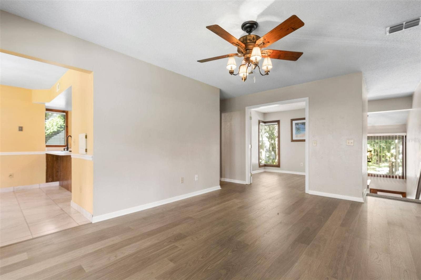 20 MID OAKS CIRCLE, Palm Coast, FL 32137 20 Mid Oaks Living Room
