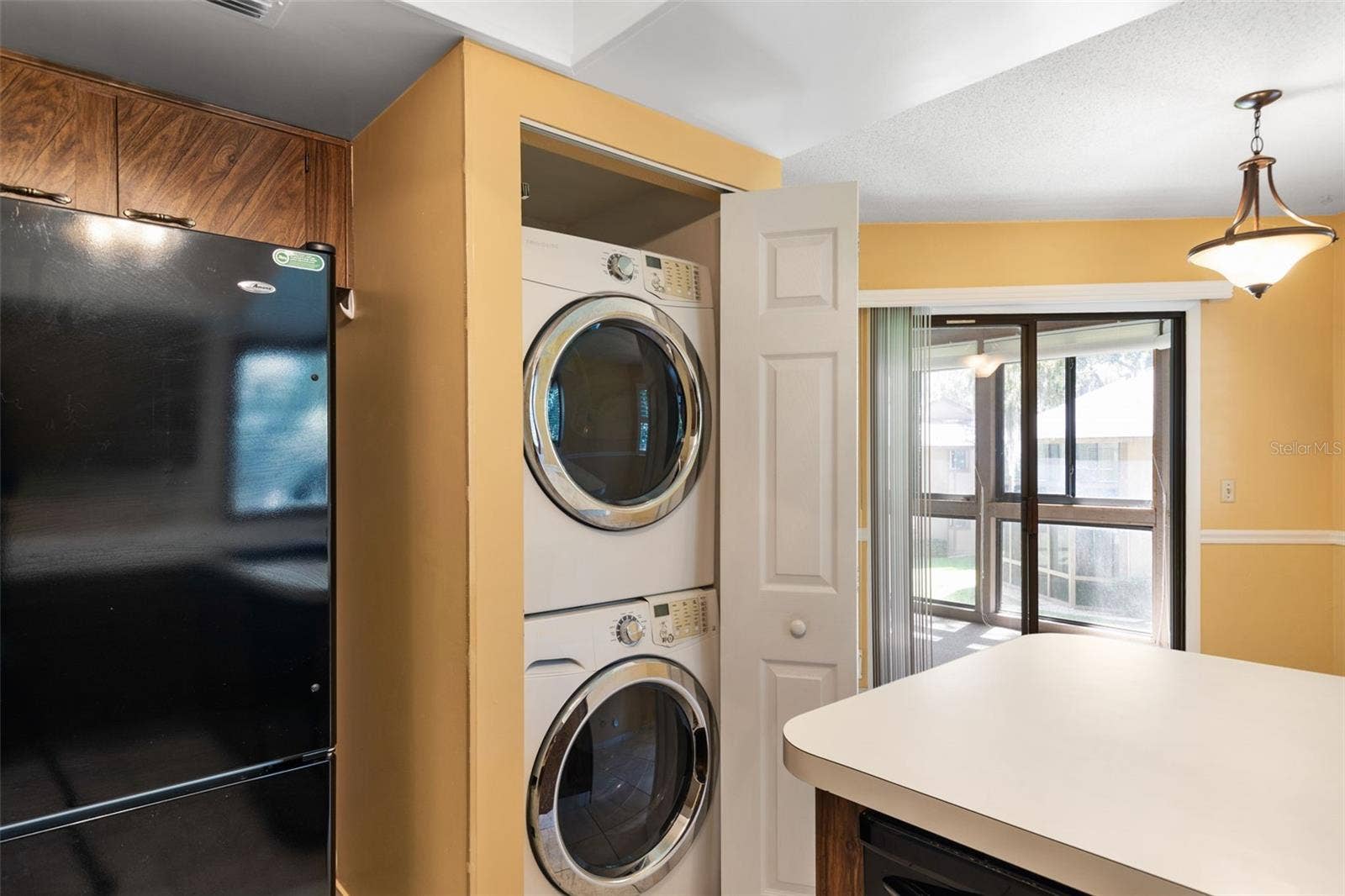 20 MID OAKS CIRCLE, Palm Coast, FL 32137 20 Mid Oaks Full Size Washer & Dryer