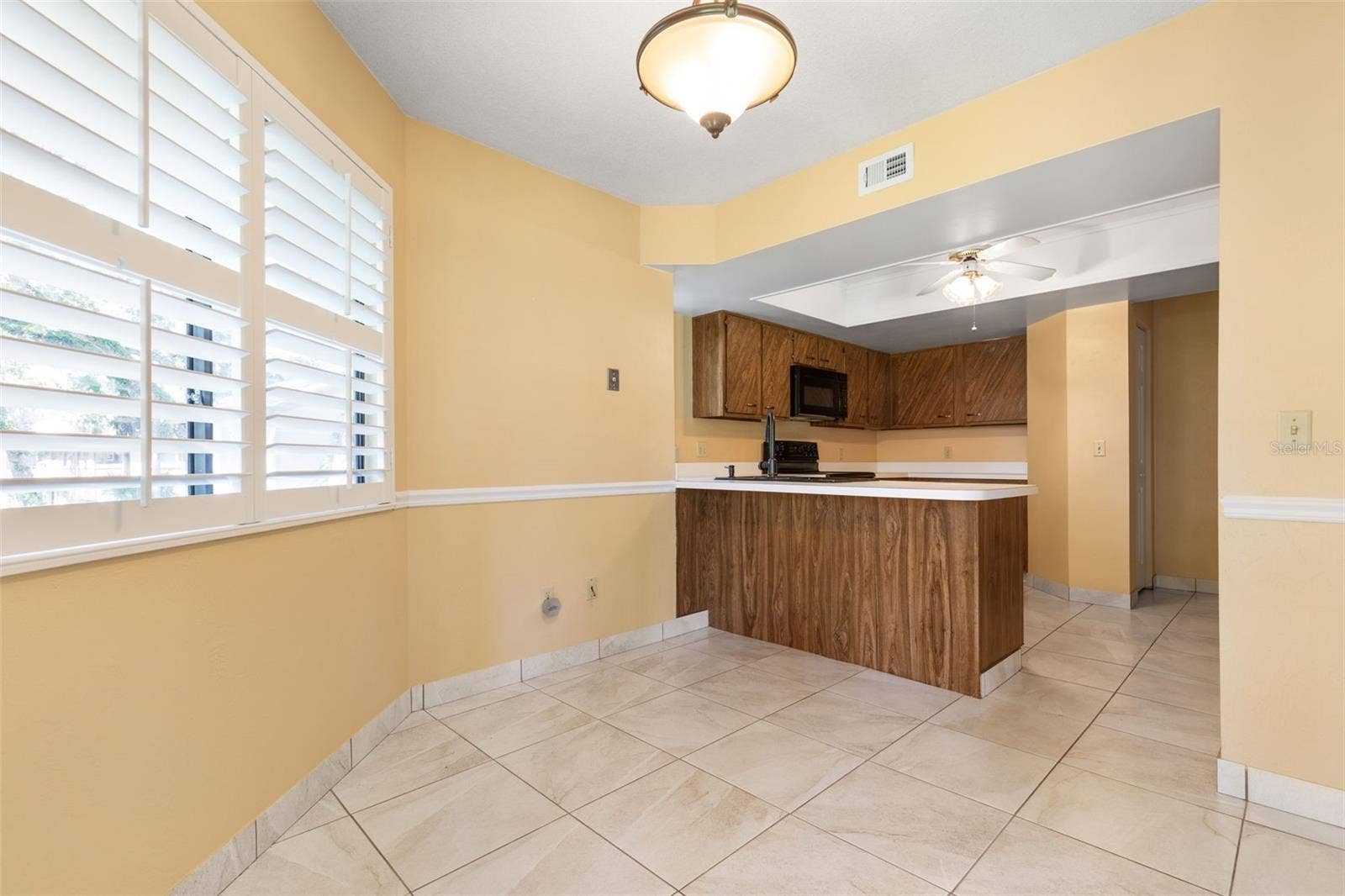 20 MID OAKS CIRCLE, Palm Coast, FL 32137 20 Mid Oaks Eat Im Kitchen
