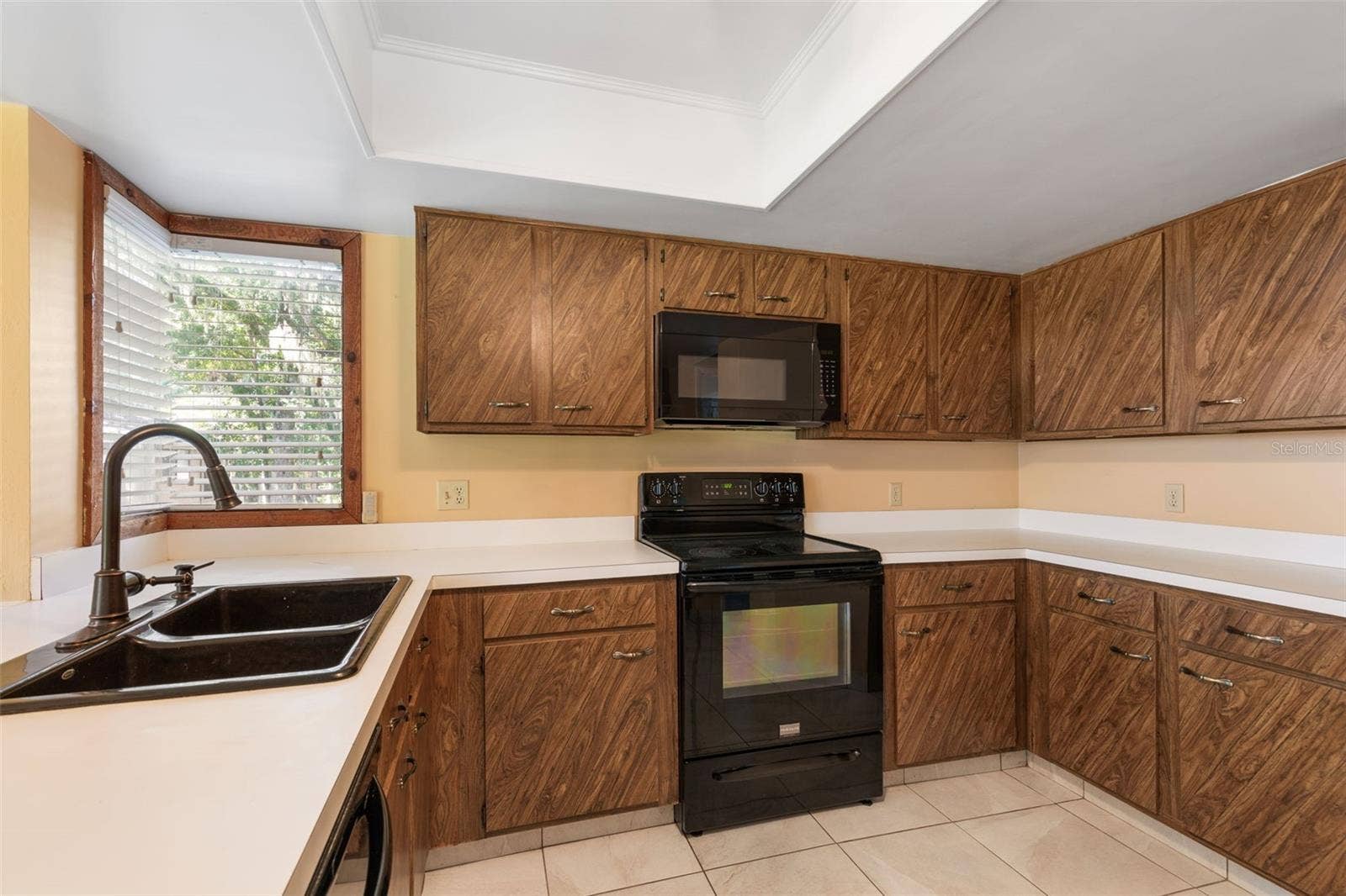 20 MID OAKS CIRCLE, Palm Coast, FL 32137 20 Mid Oaks Kitchen