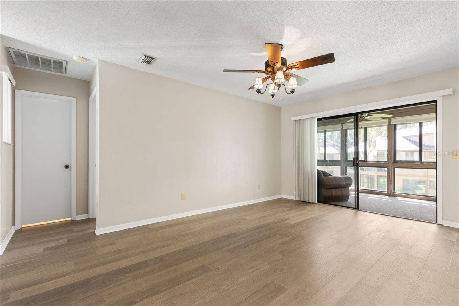 20 MID OAKS CIRCLE, Palm Coast, FL 32137 20 Mid Oaks Living Room