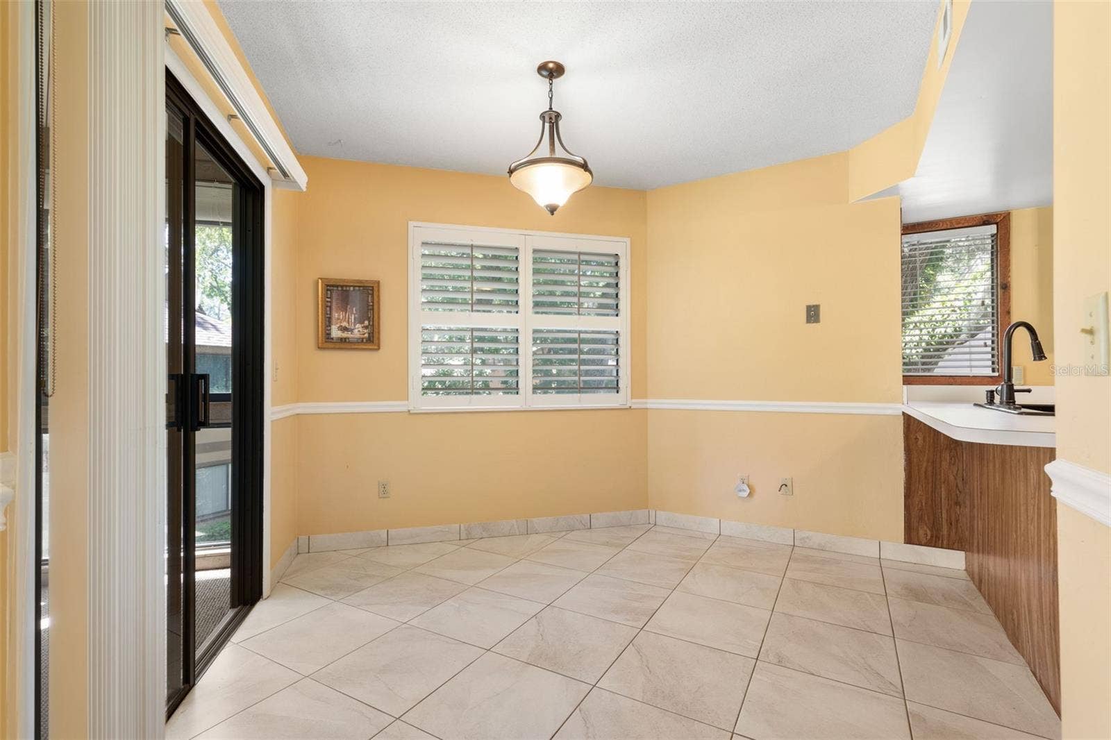 20 MID OAKS CIRCLE, Palm Coast, FL 32137 20 Mid Oaks Eat In Kitchen