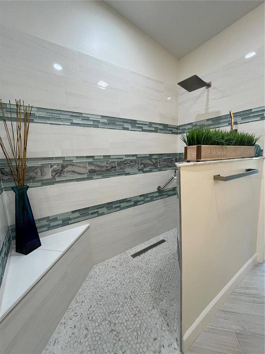 2 SAN PABLO COURT, Palm Coast, FL 32137 Accessible Shower with Grab Bar