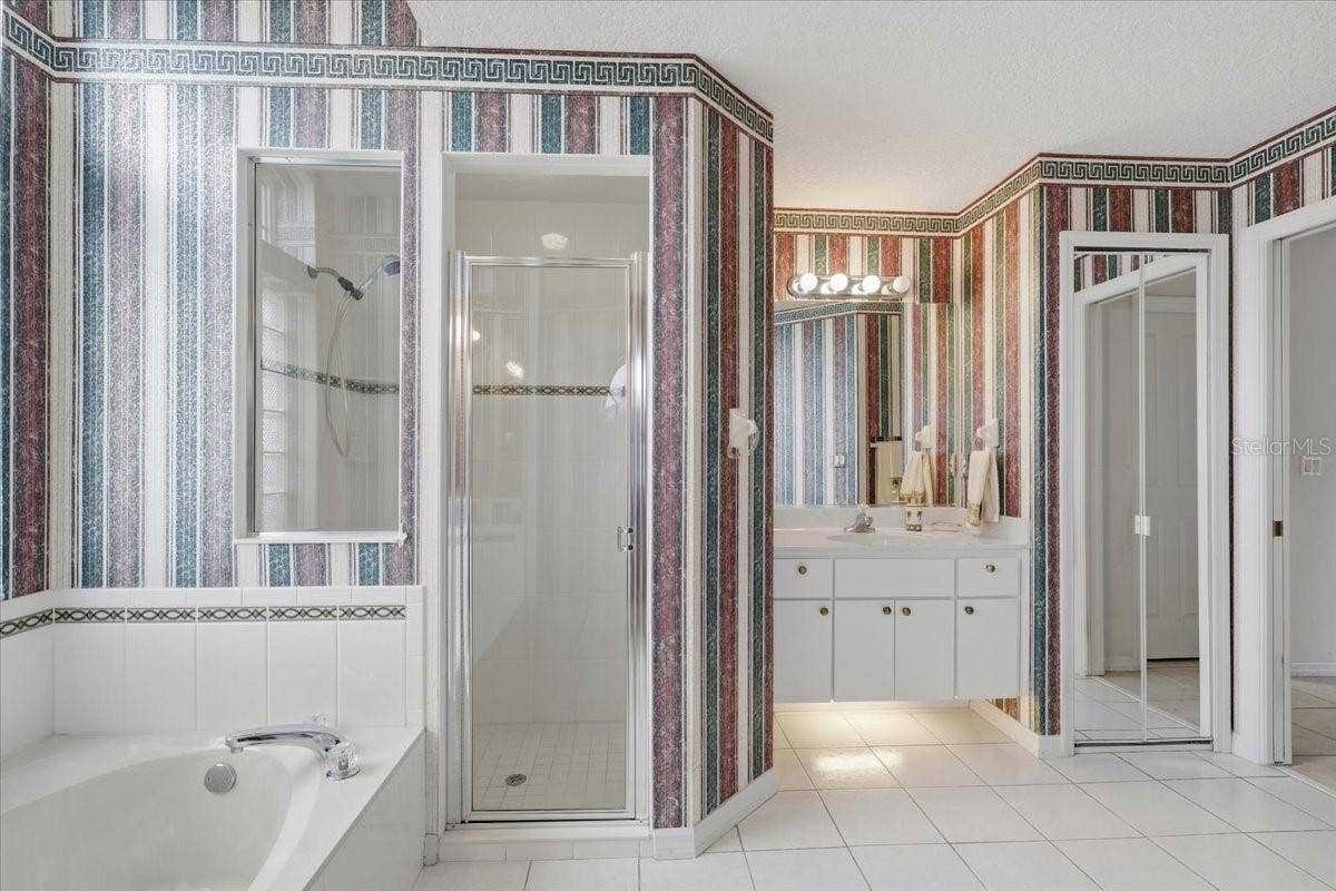 Primary Bathroom with 2 seperate sinks