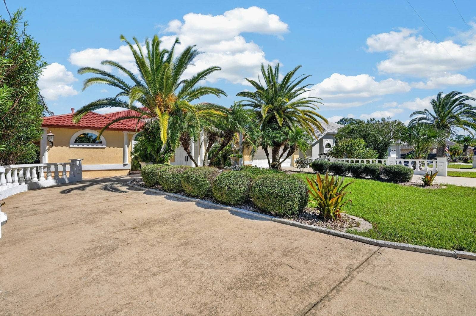 74 COVINGTON LANE, Palm Coast, FL 32137 Beautifully Landscaped Circular Driveway