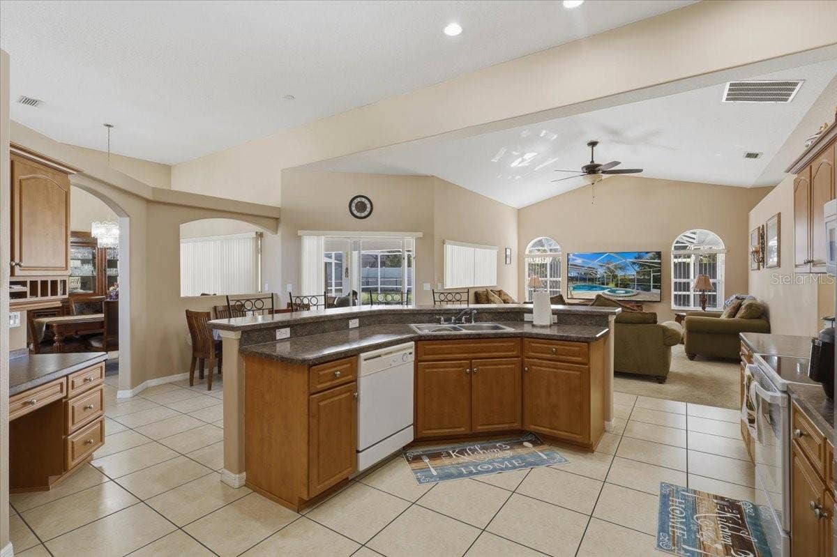 22 BASSETT LANE, Palm Coast, FL 32137 22 BASSETT LANE, Palm Coast, FL 32137