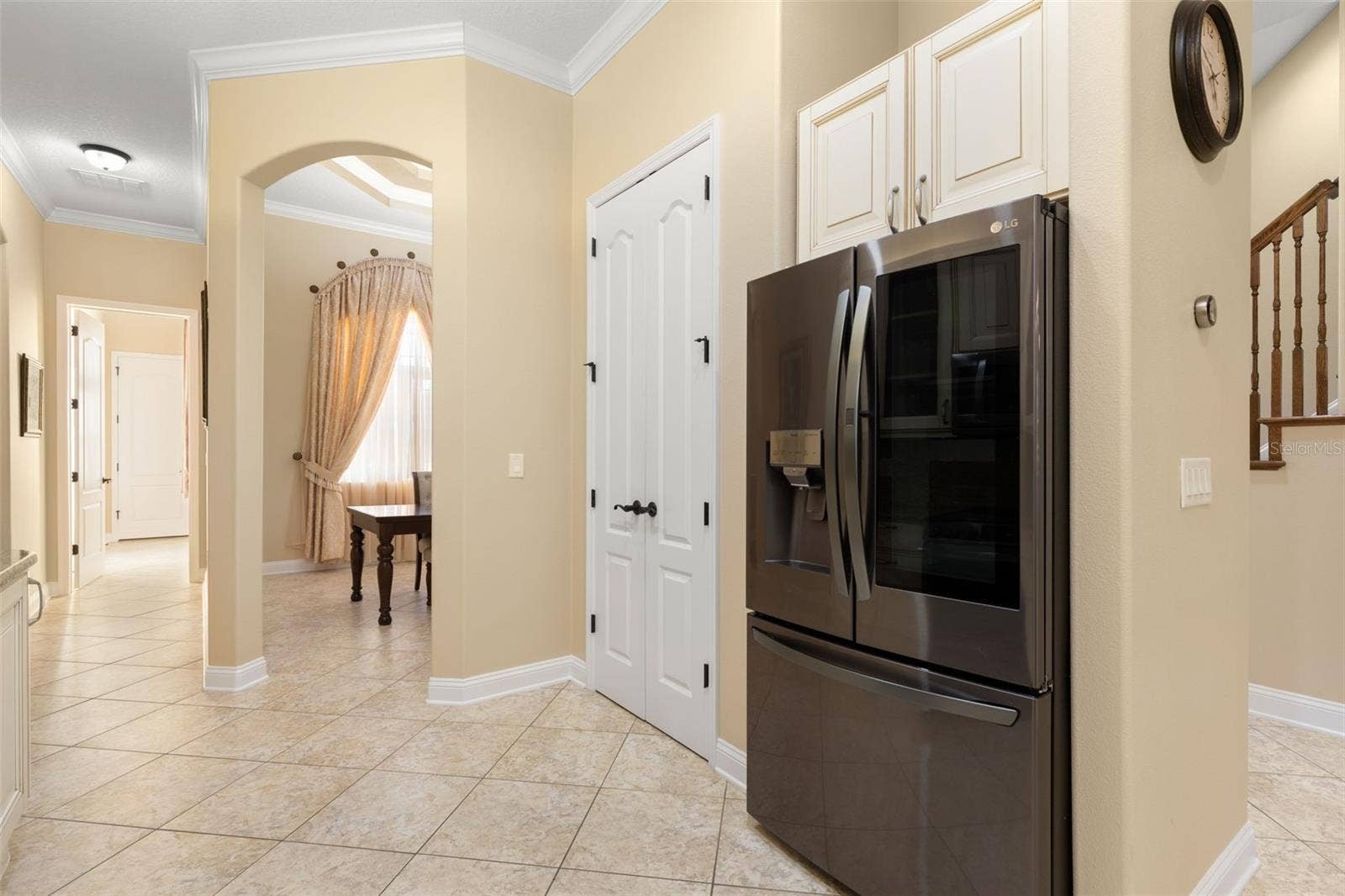 25 EMERALD LAKE COURT, Palm Coast, FL 32137 Thoughtfully designed for everyday convenience, the kitchen connects easily to the adjoining dining area.