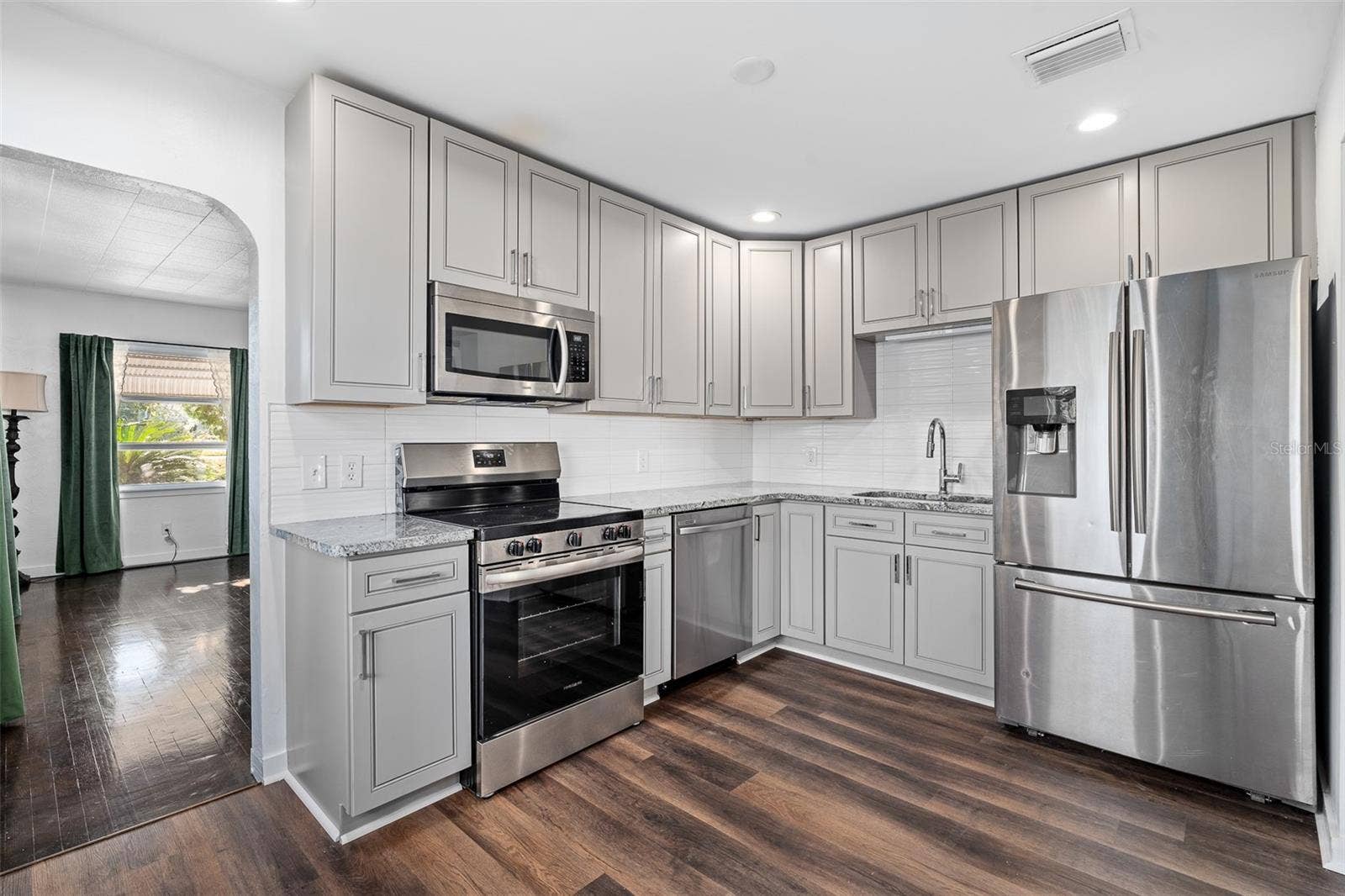 231 N RIDGEWOOD AVENUE, Ormond Beach, FL 32174 231 N RIDGEWOOD AVENUE, Ormond Beach, FL 32174