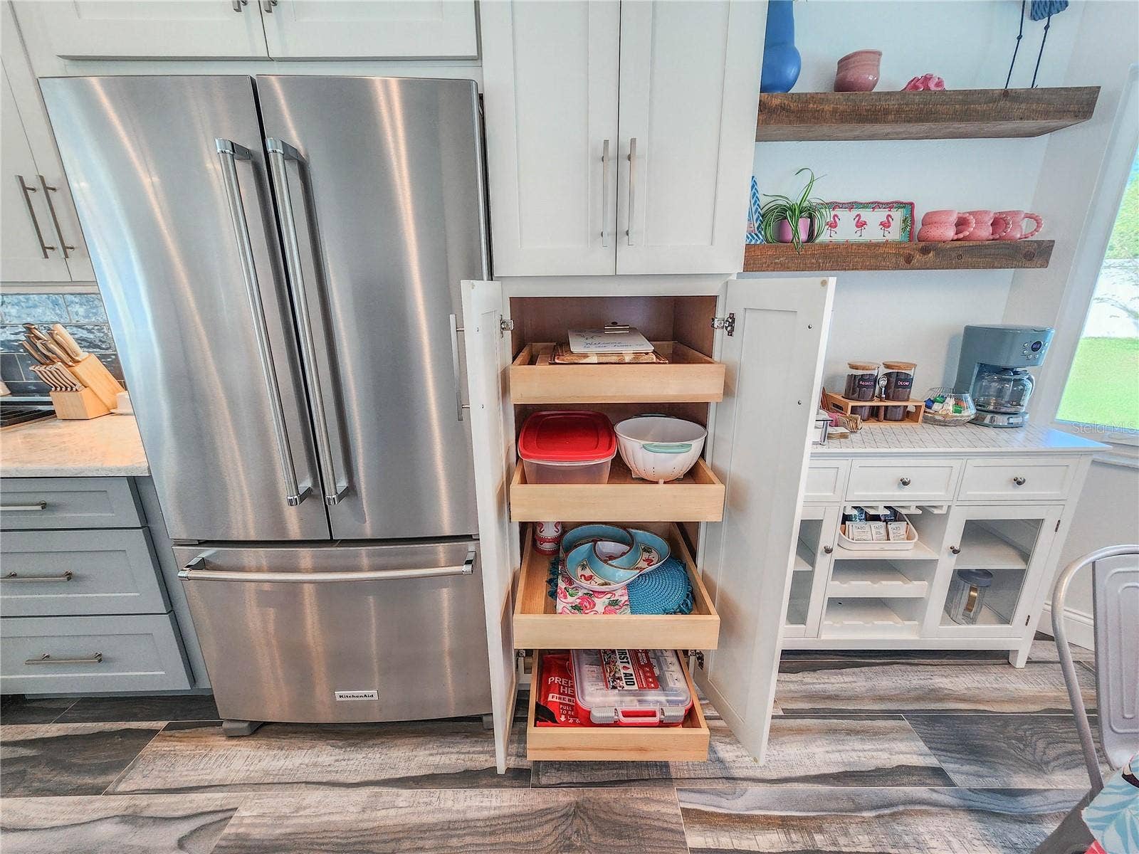 118 FERNDALE LANE, Palm Coast, FL 32137 Lots of pull out pantries