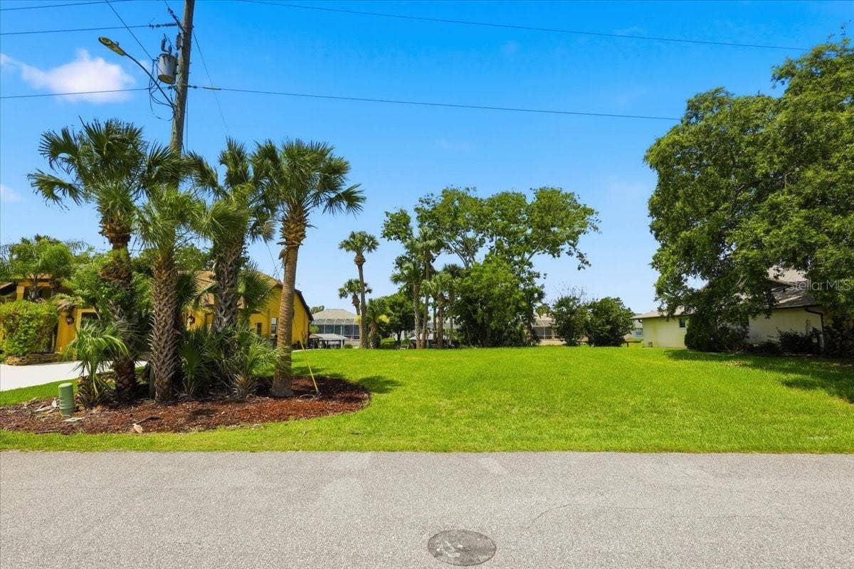 27 COTTONWOOD COURT, Palm Coast, FL 32137