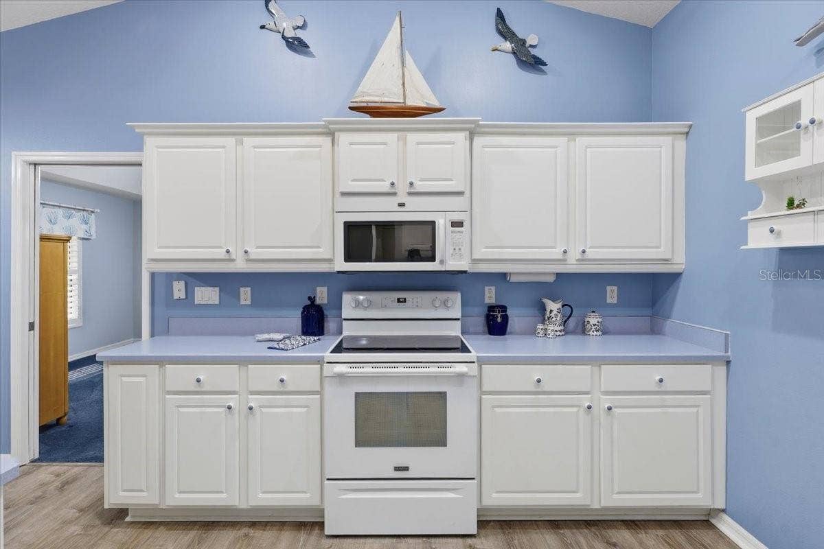 3 RYMM PLACE, Palm Coast, FL 32164 LOTS OF CABINET SPACE