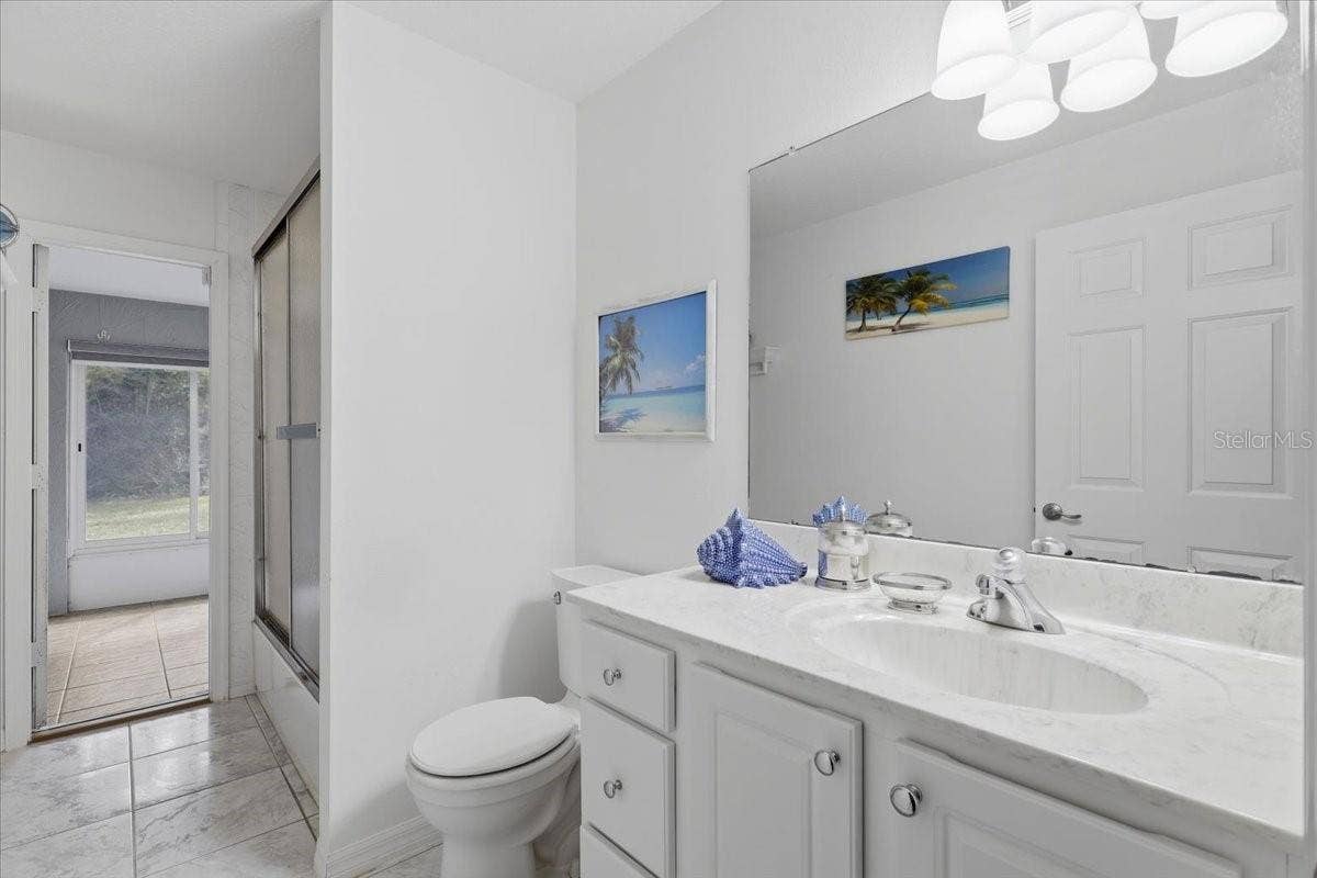 3 RYMM PLACE, Palm Coast, FL 32164 GUEST BATHROOM